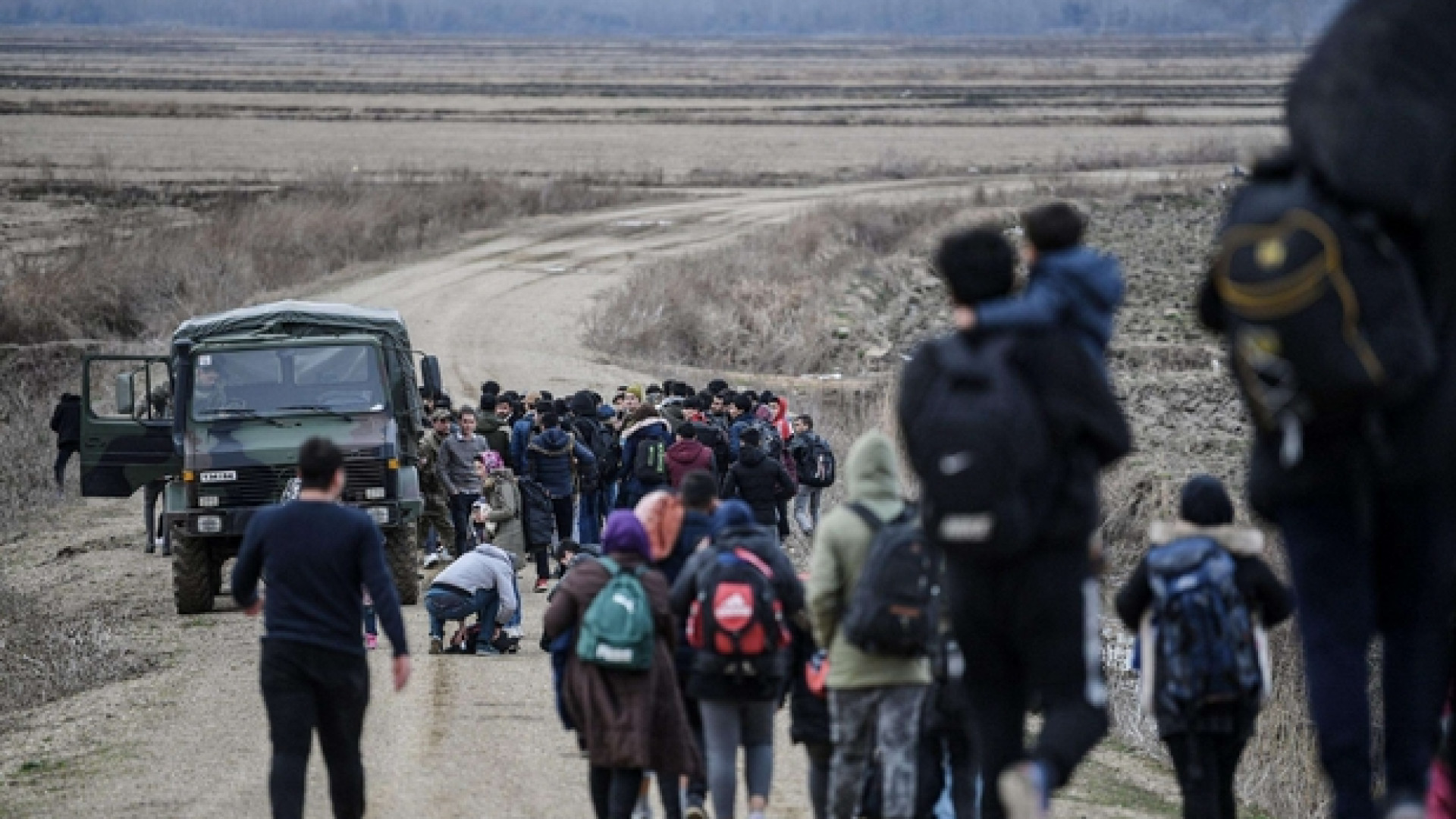 La Turchia spinge i profughi verso l'Europa. Riparte l'esodo, gas per fermarli