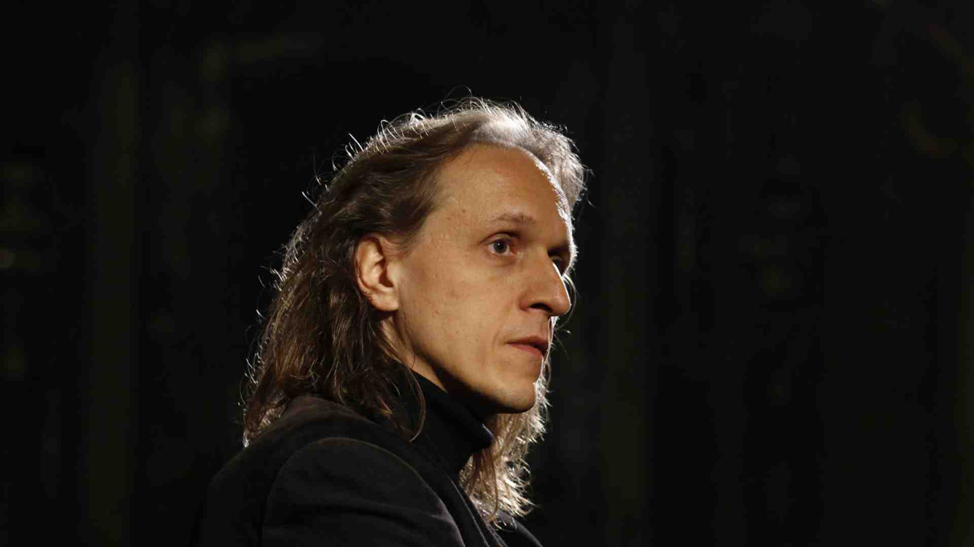 Niente spettacoli dal vivo. E Dante va in streaming