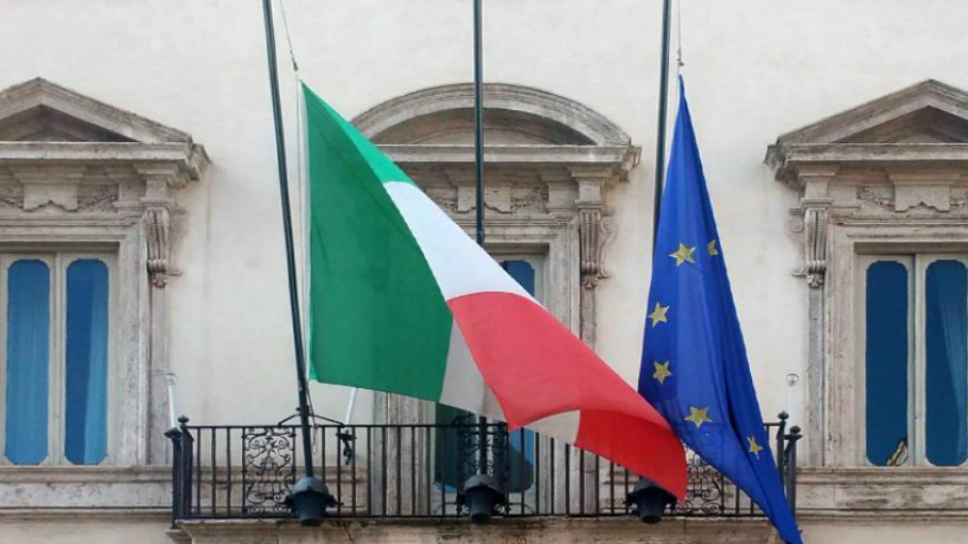 Il 31 marzo bandiere a mezz'asta e minuto di silenzio per i defunti per Covid-19