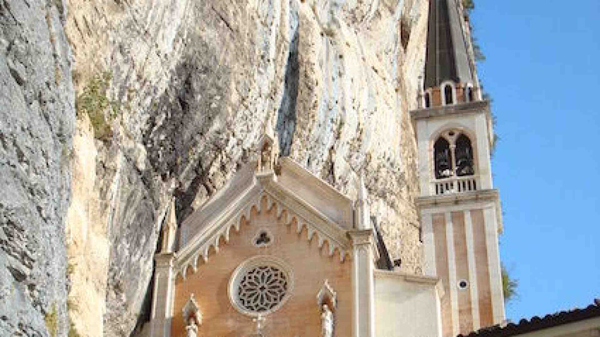 Madonna della Corona. Nuovi orari per il santuario
