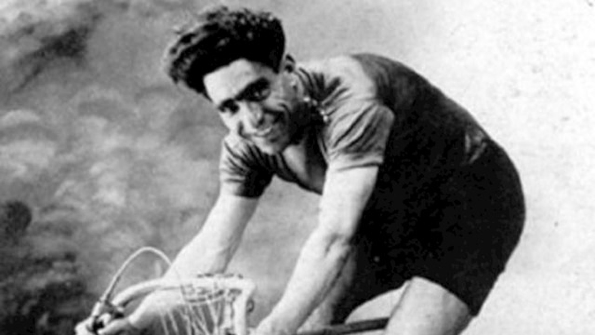 Un secolo fa - era il 6 giugno 1920 - Gaetano Belloni conquistava il Giro d’Italia, l’unico cremonese ad aggiudicarsi il titolo