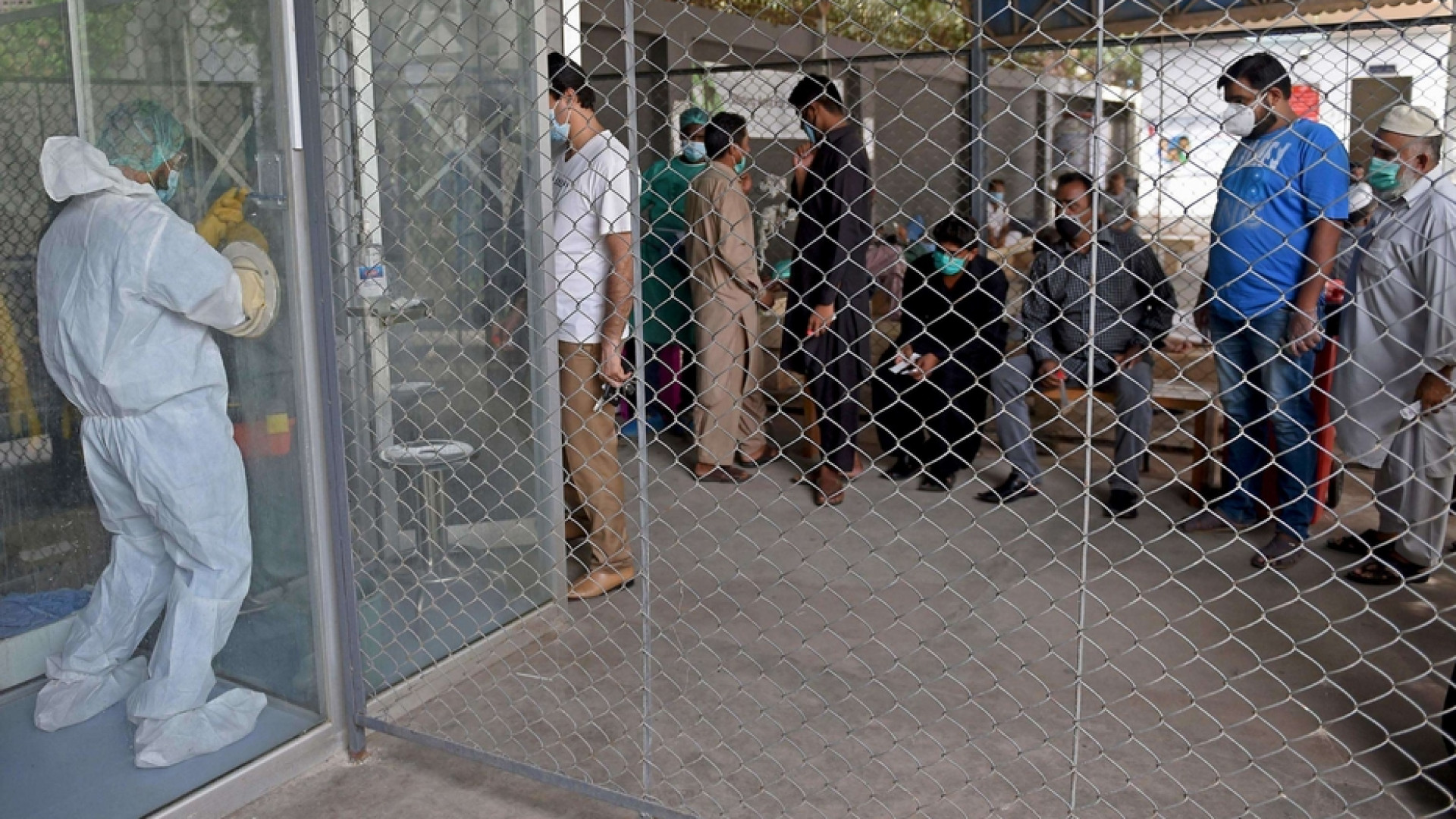 Il doppio virus che colpisce i cristiani