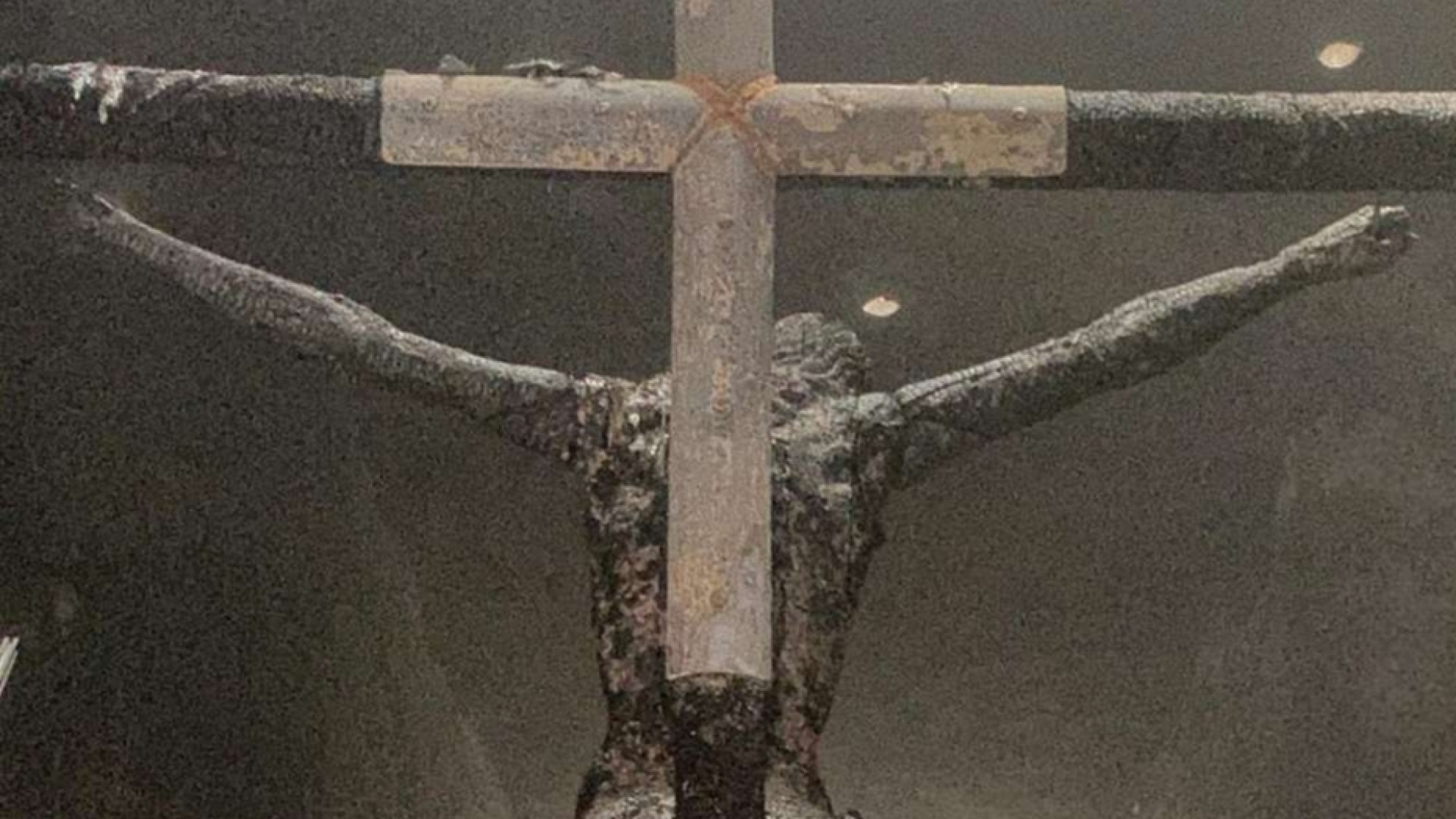 Attentato contro la cattedrale. Il cardinale: "Odio verso la Chiesa"