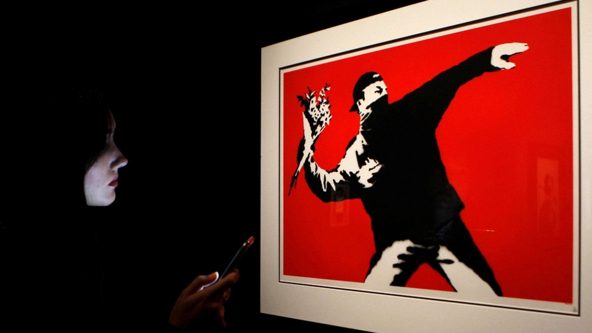 Banksy perde il copyright sul celebre "Flower Thrower"