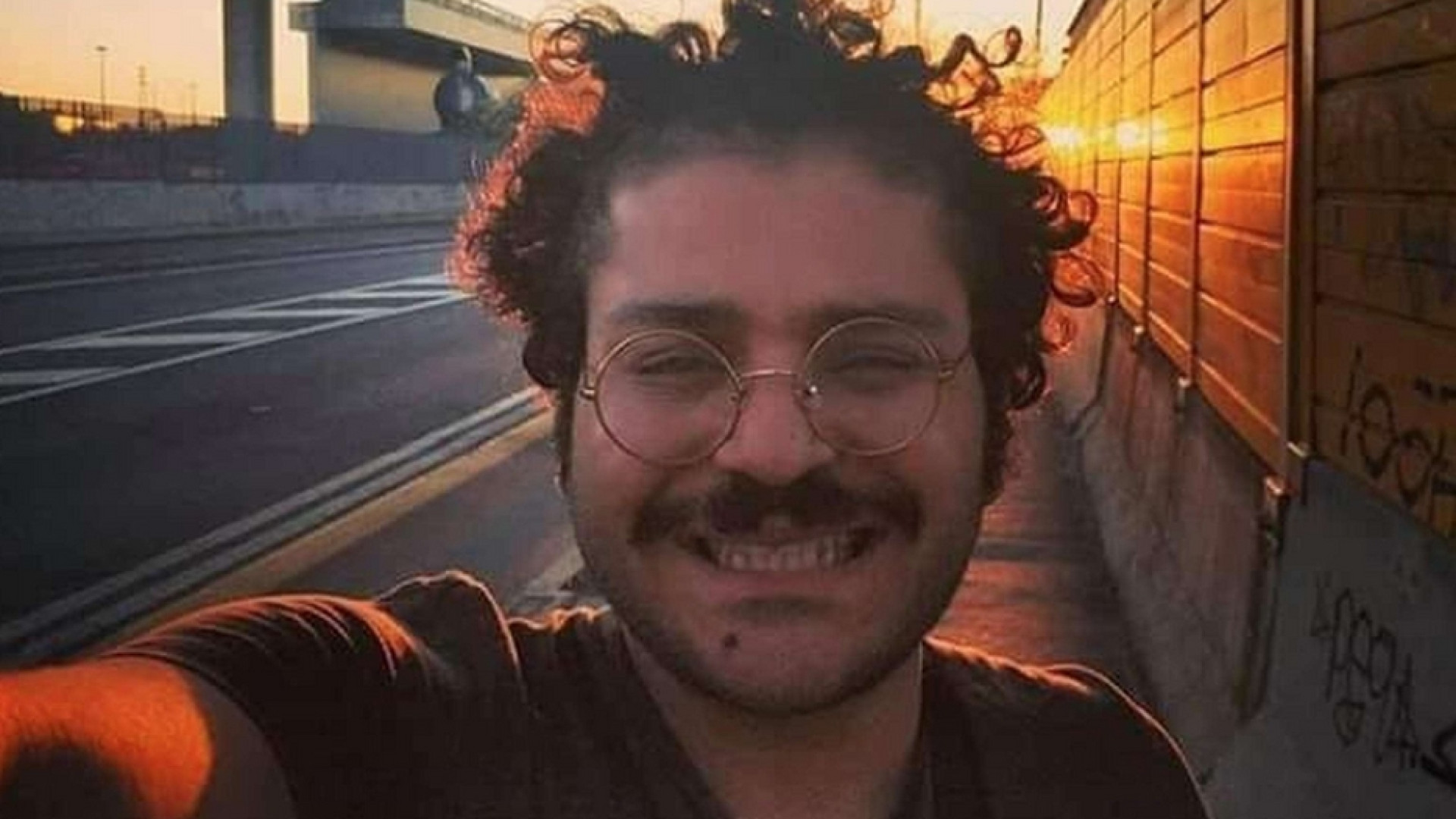 Zaki resta in carcere, le piazze si mobilitano