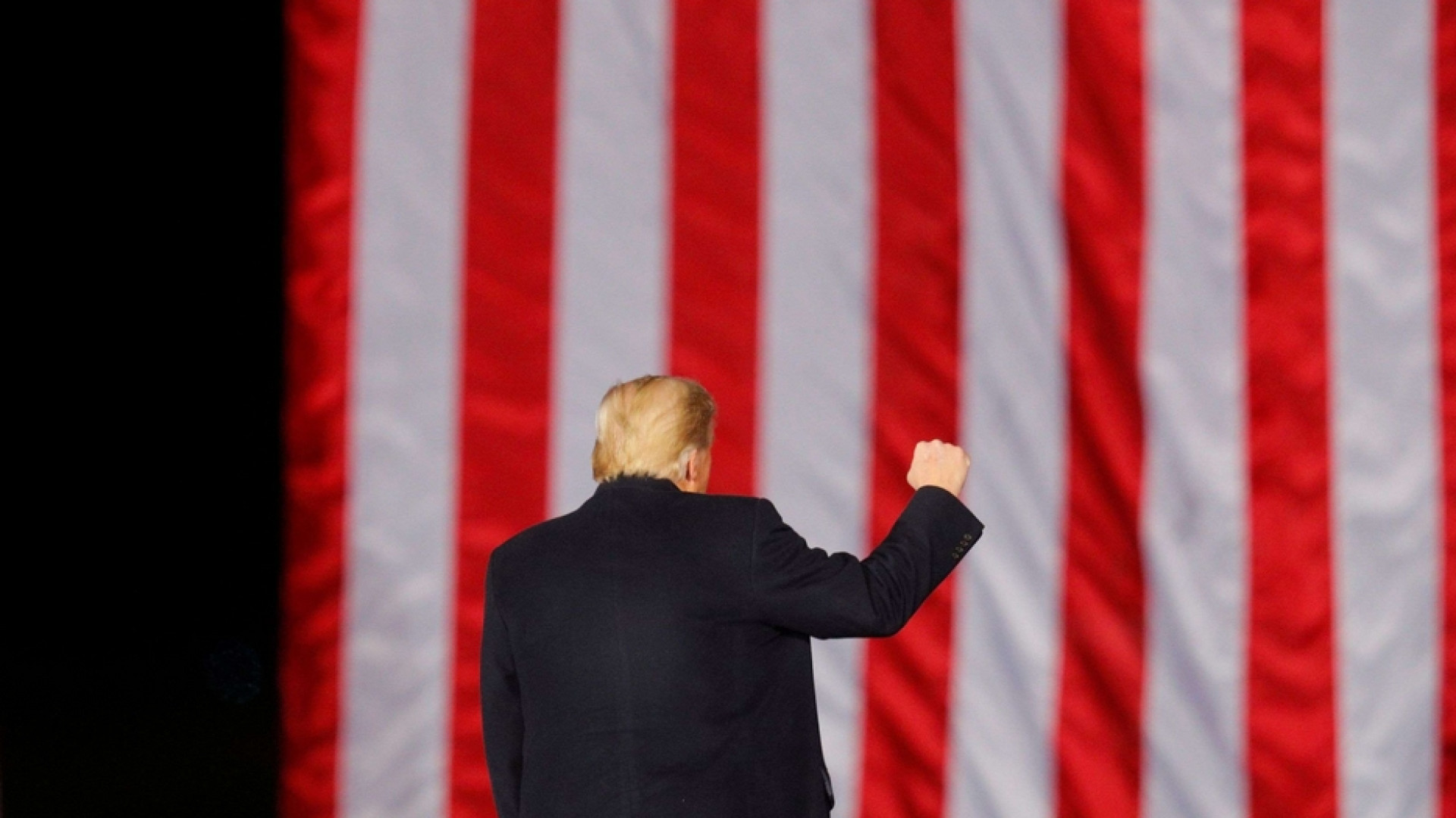 L'era di Trump finisce sul patibolo. E la lobby delle armi fa bancarotta