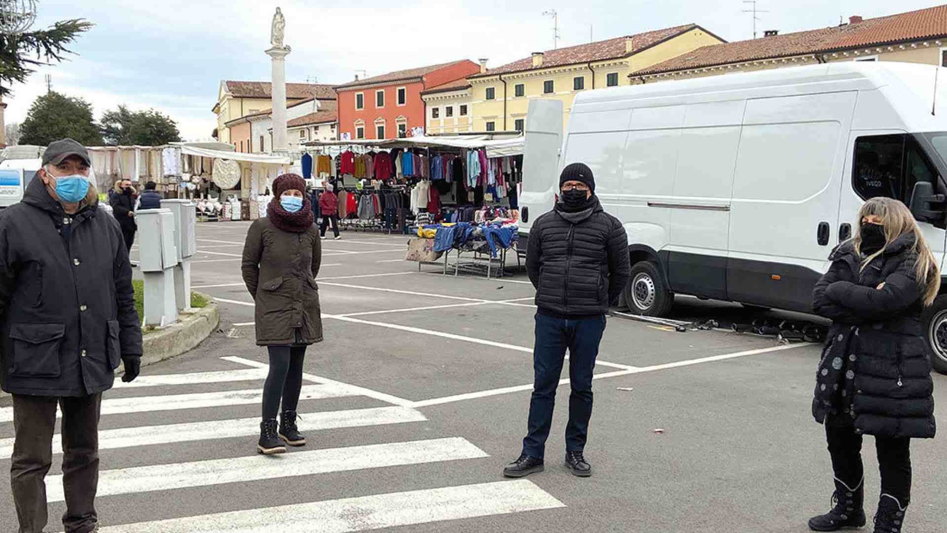 Zevio. Mercati di piazza: «Così chiudiamo i banchi»