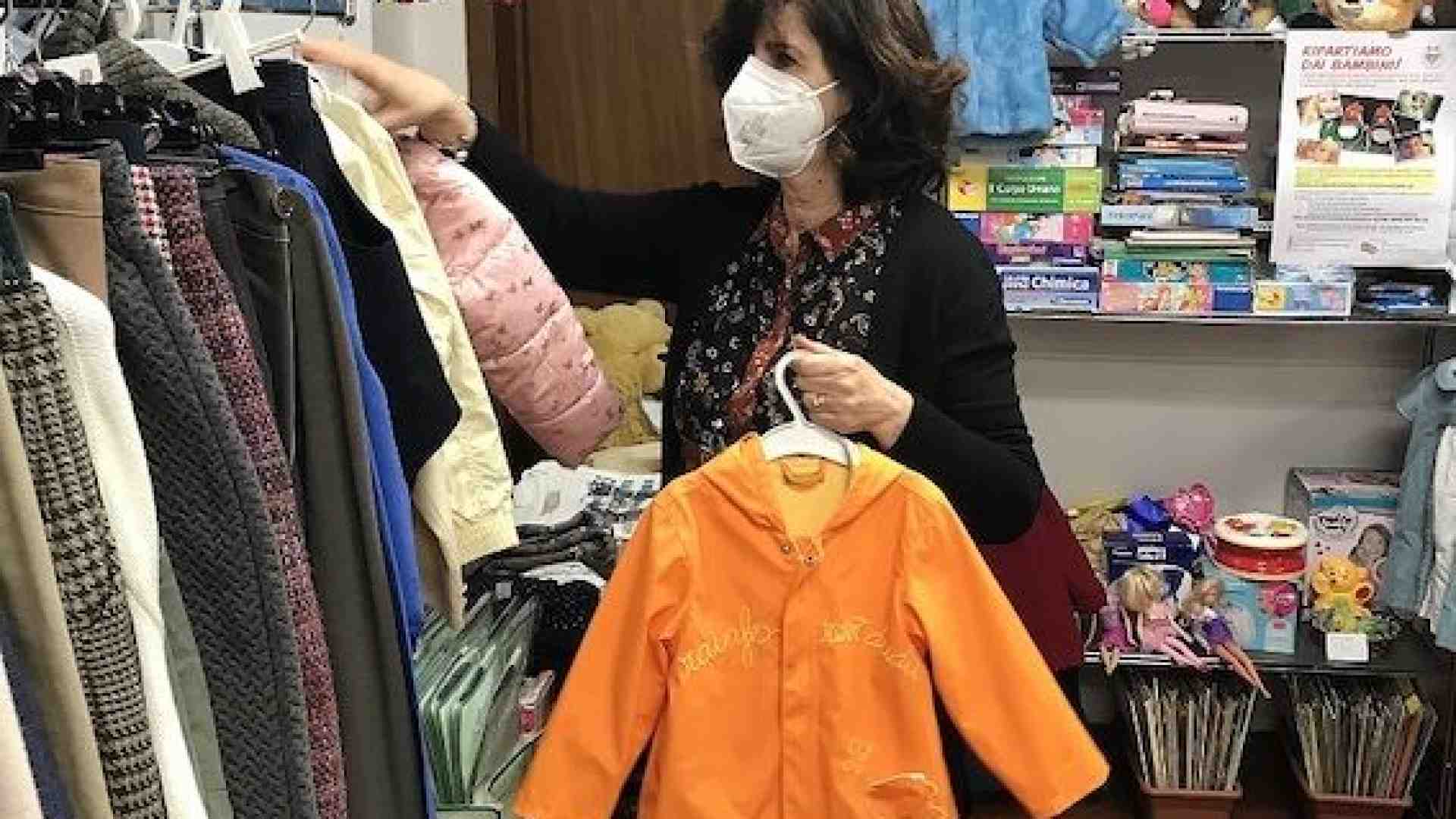 Fondazione Fevoss. Al Bazar solidale di via Marconi via ai saldi di fine stagione