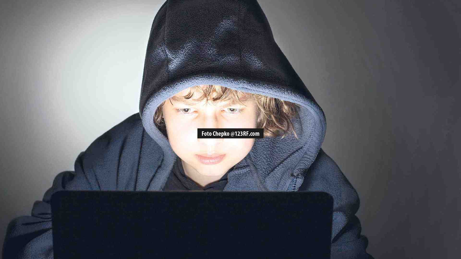 Facile, varia, pericolosa: la droga viaggia on line