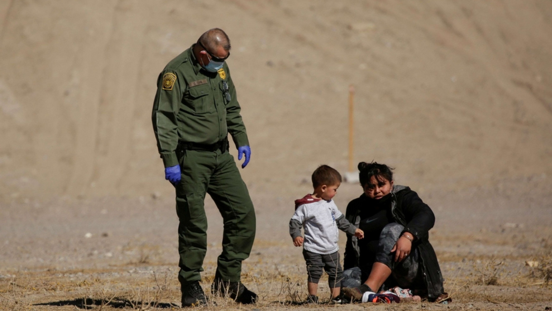 Gli Usa aprono il confine con il Messico ai profughi-ostaggi nel limbo Covid