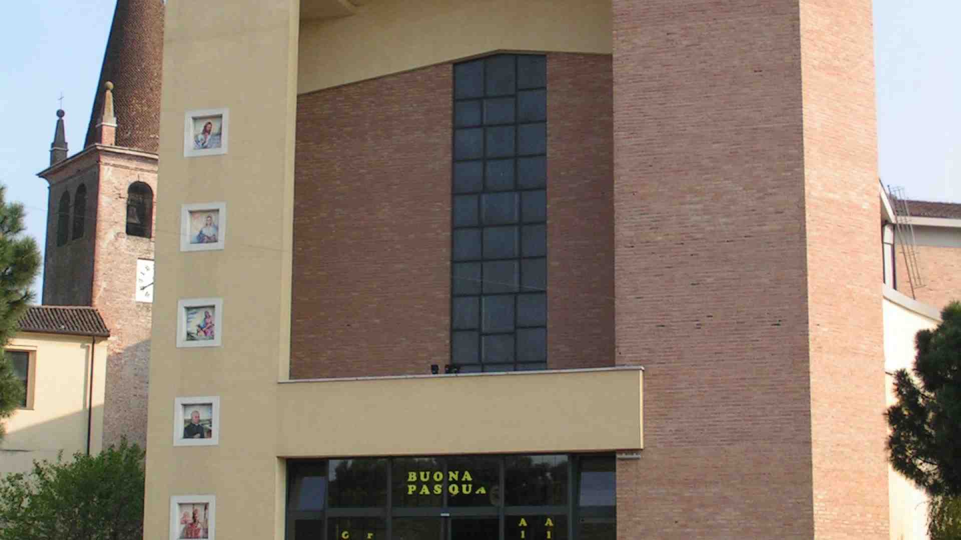 Una scatola pasquale con un pensiero gentile per regalare un po’ di serenità