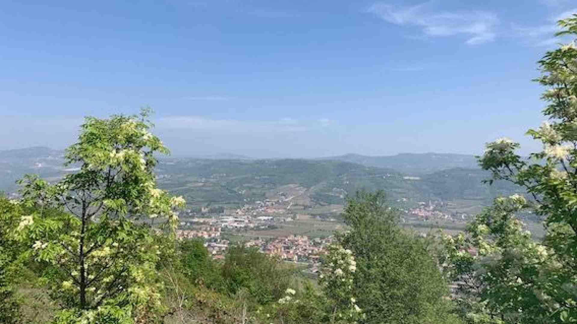 Le colline sopra la città tra paesaggi e fortini: una boccata d’ossigeno per quando ripartiremo
