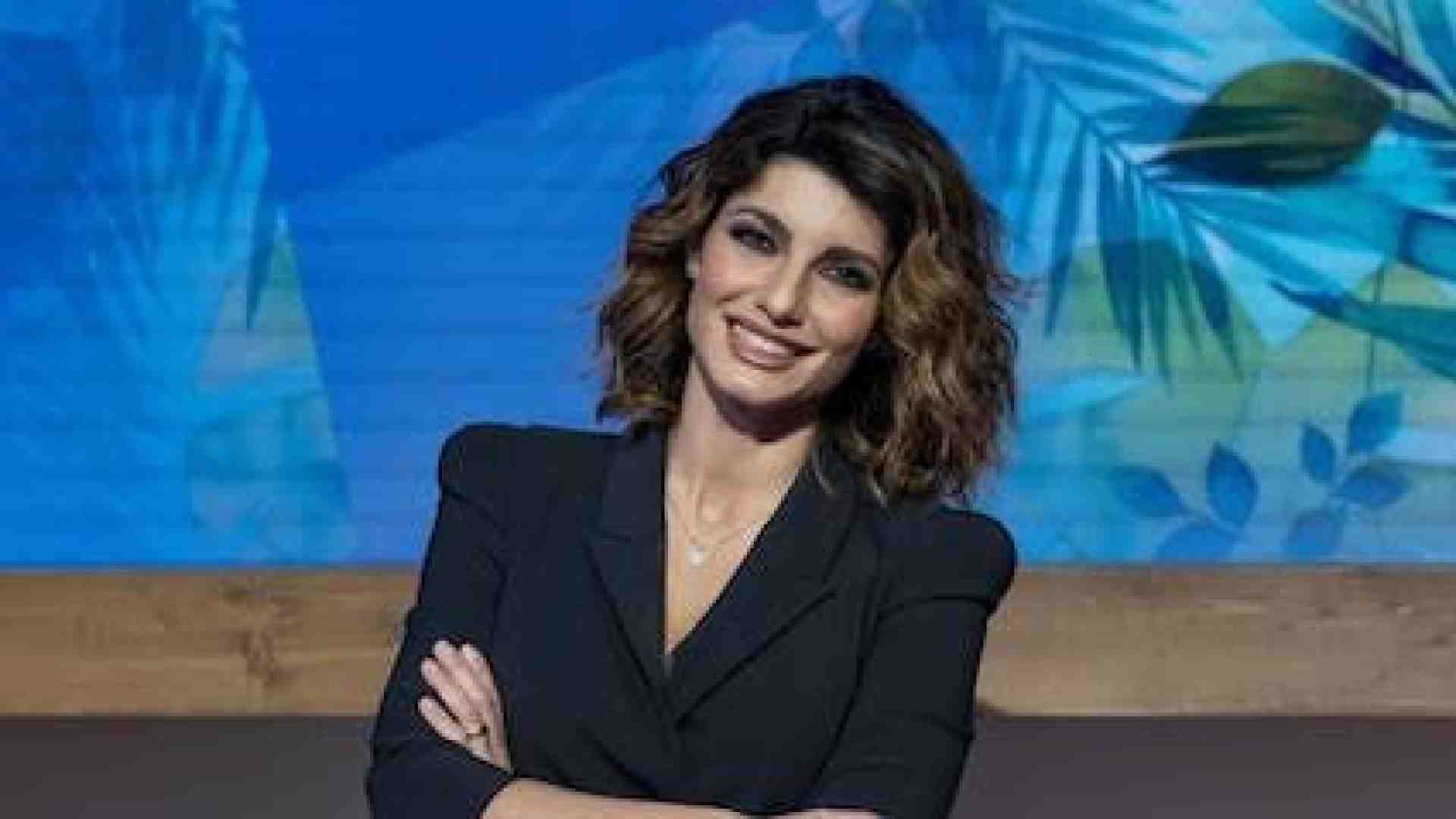 Leggerezza e desiderio di evasione con il bel sorriso di Samanta Togni