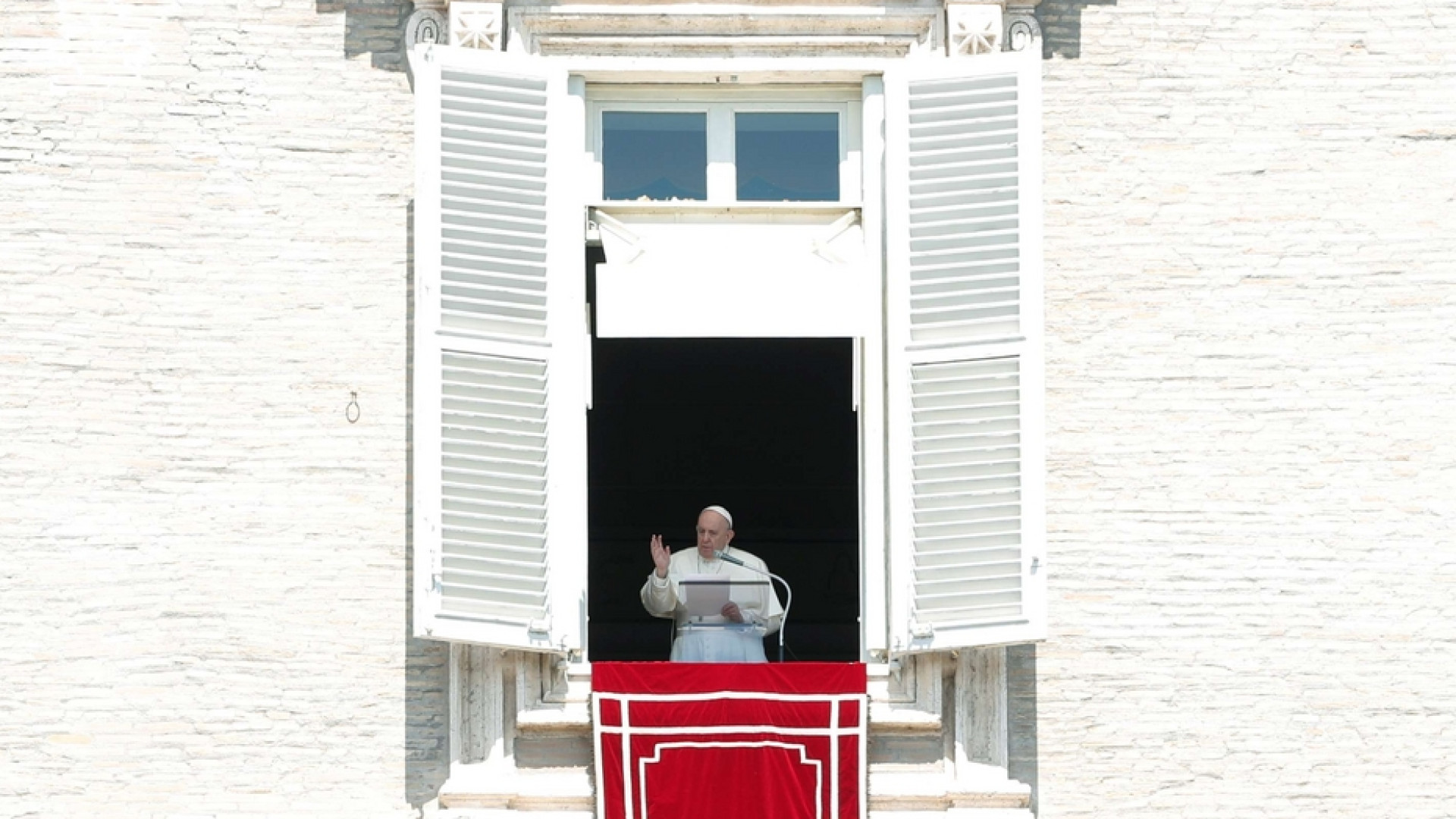 Il Papa: "vergogna" per l'aiuto negato ai 130 migranti morti in mare