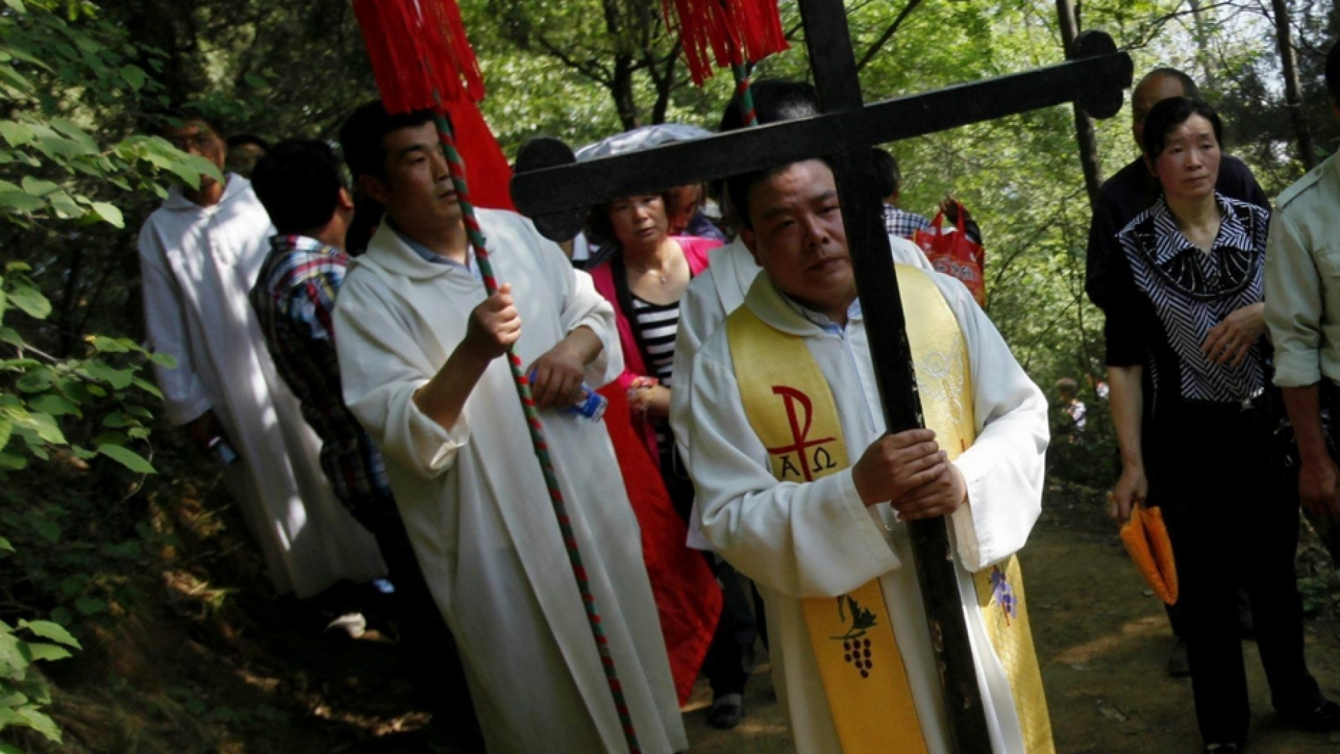 La polizia irrompe nel seminario diocesano. Fermati vescovo e 7 sacerdoti
