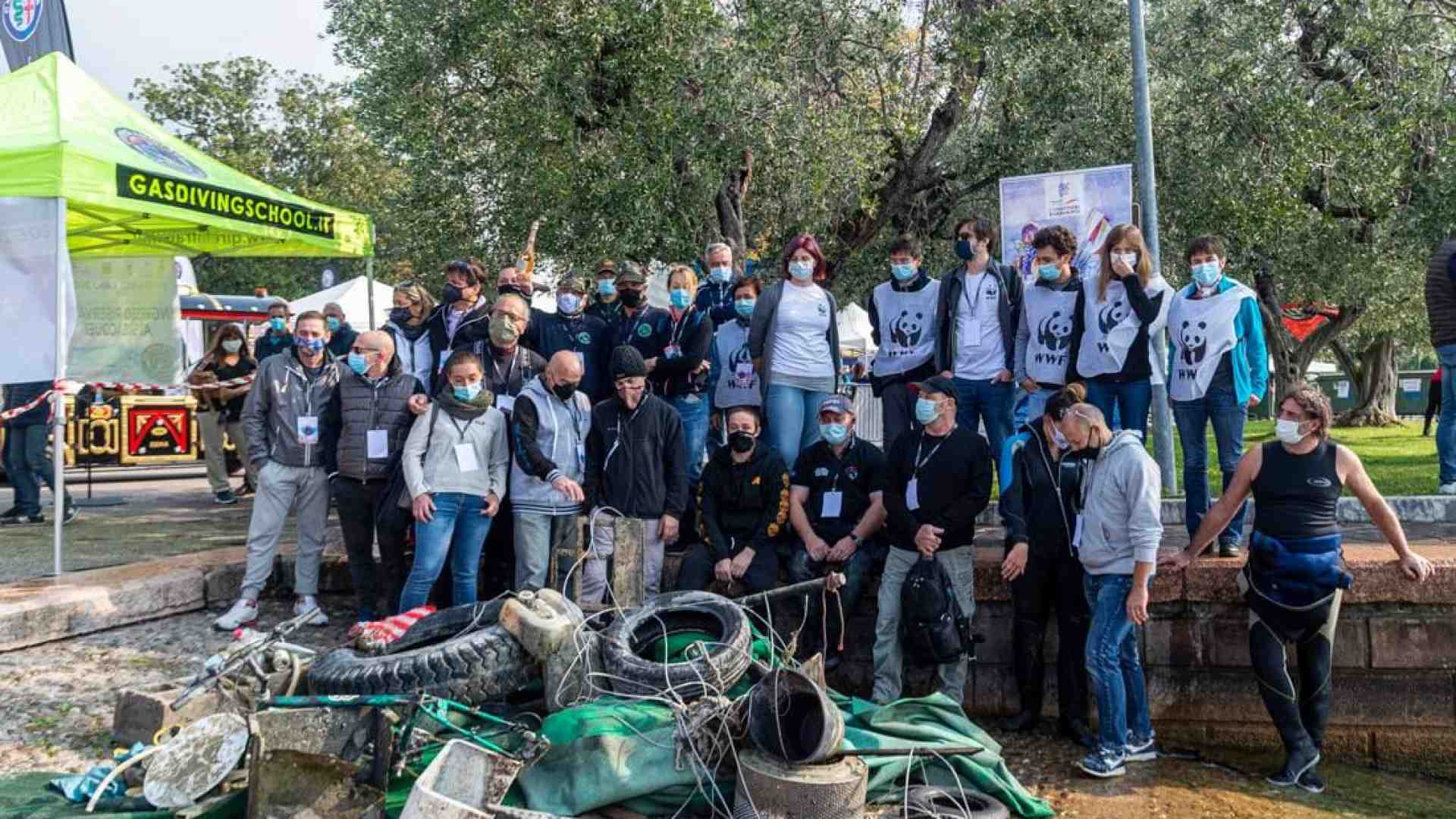 A Bardolino gli “spazzini” del lago mettono la muta da subacqueo