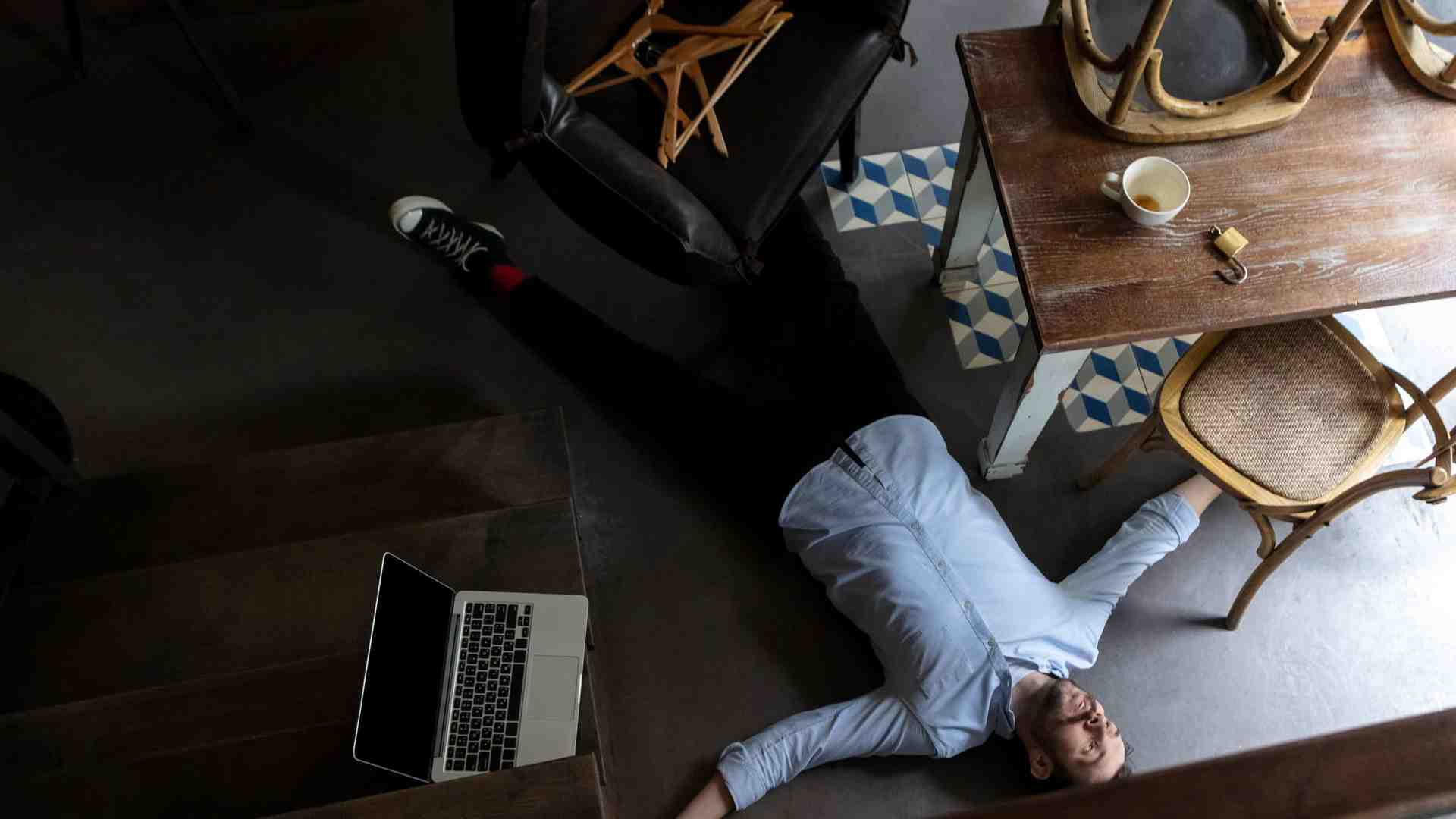 Quelli che in silenzio sono finiti in ginocchio