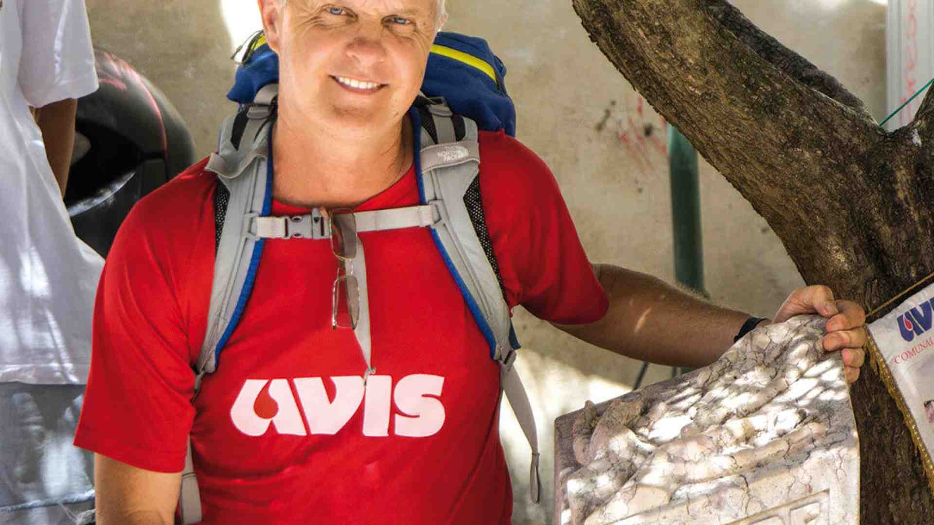 Lazise. A piedi da Trieste ad Aosta per dare una mano all’Avis