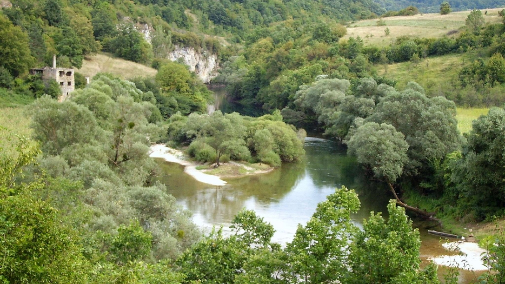 A 5 anni affoga nel tentativo di entrare in Croazia dal fiume