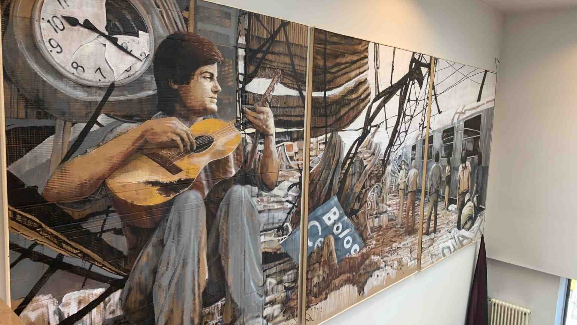 Un murale in ricordo di Davide Caprioli, vittima della strage di Bologna