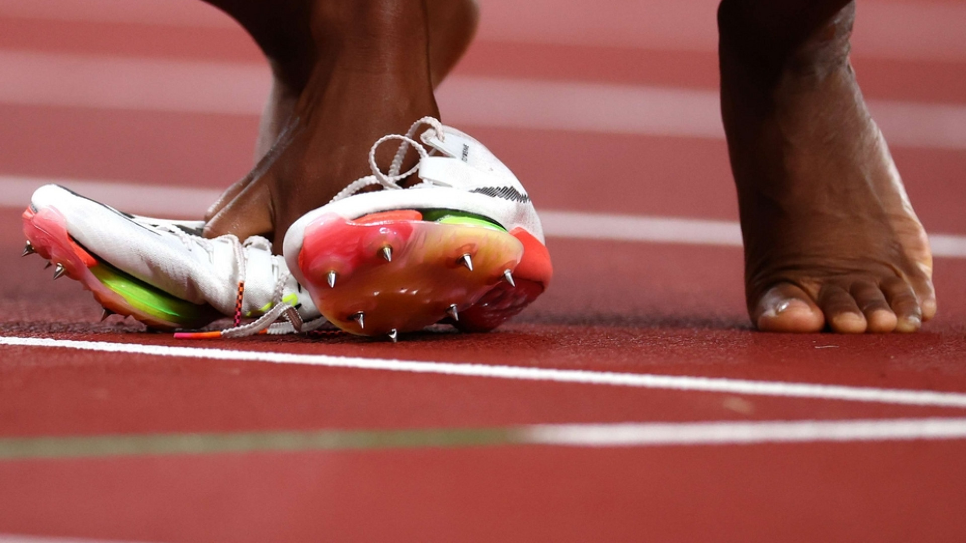 Pista magica e super scarpe: il doping tecnologico a tutta velocità