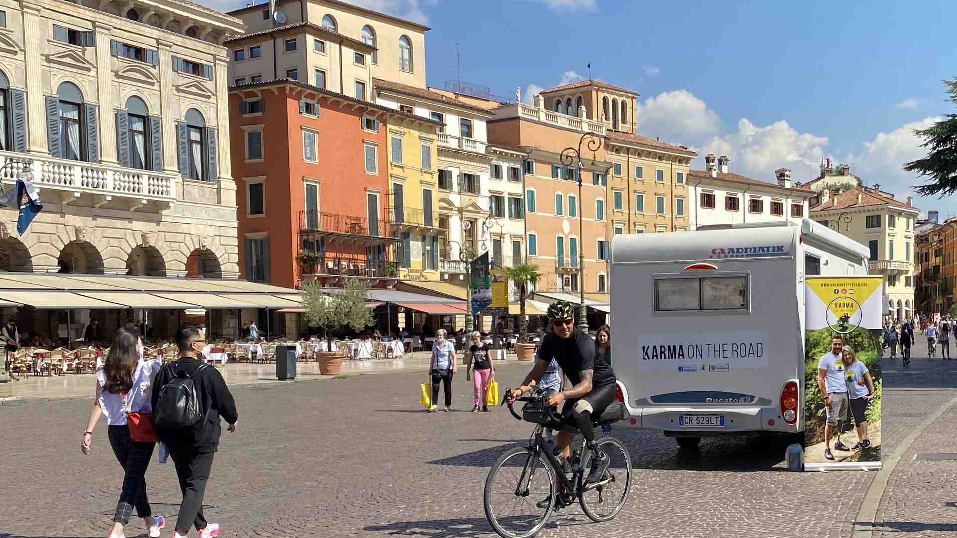 Il giro d'Italia di Luca: due ruote e una gamba