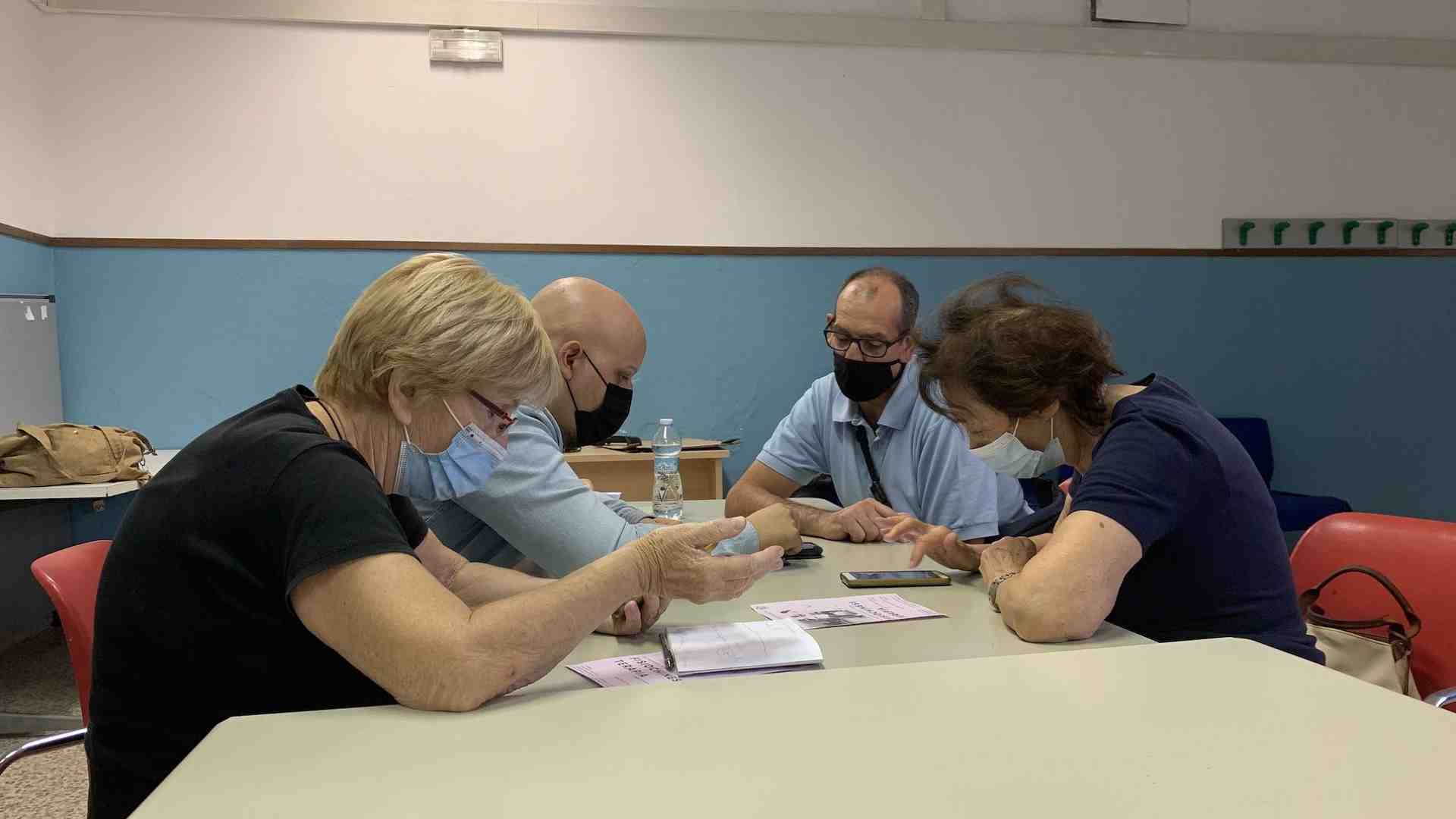 Qui si insegna l'abbiccì del cellulare ai "nonni digitali"