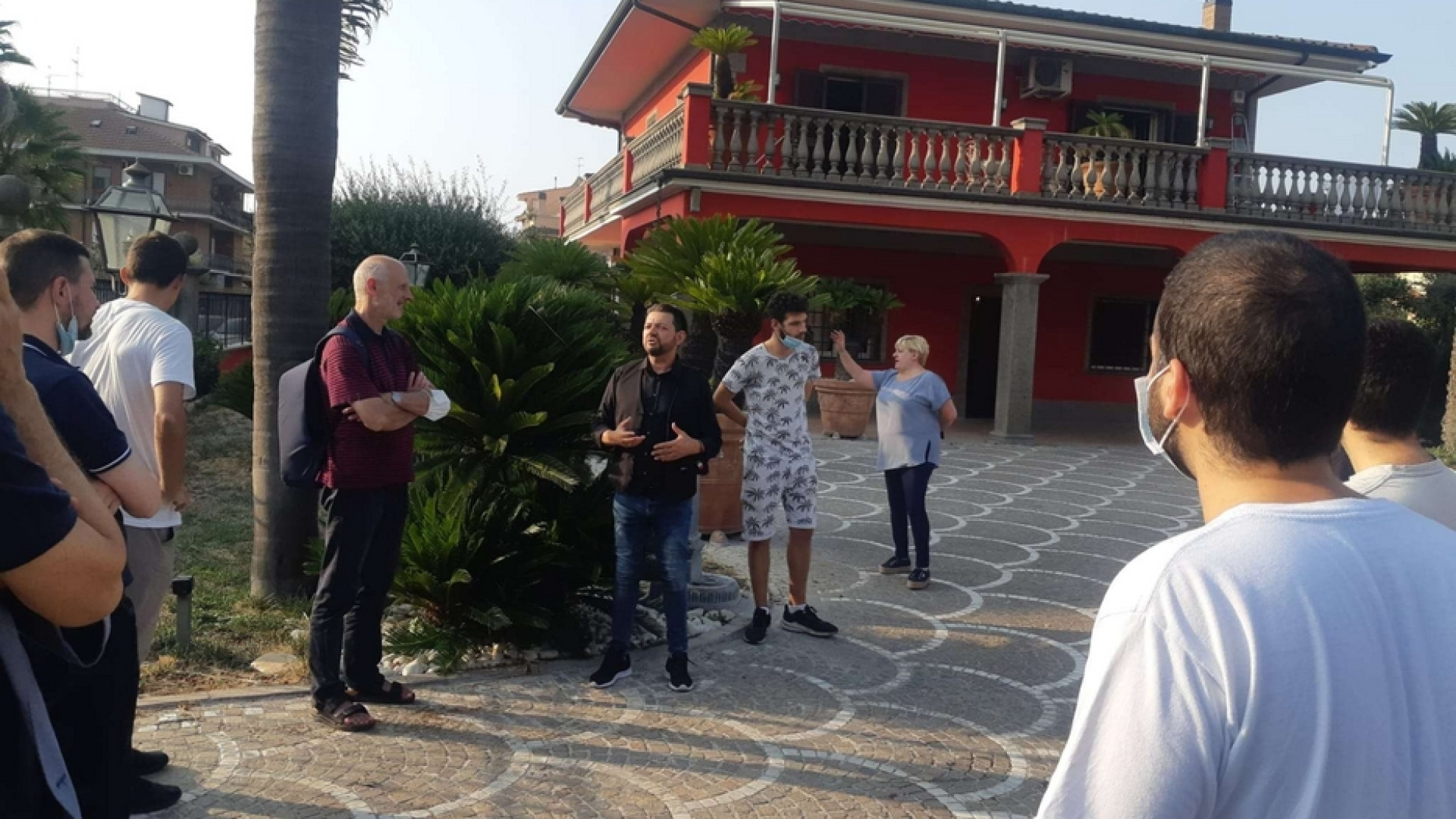 Coi seminaristi nelle ville confiscate ai Casamonica