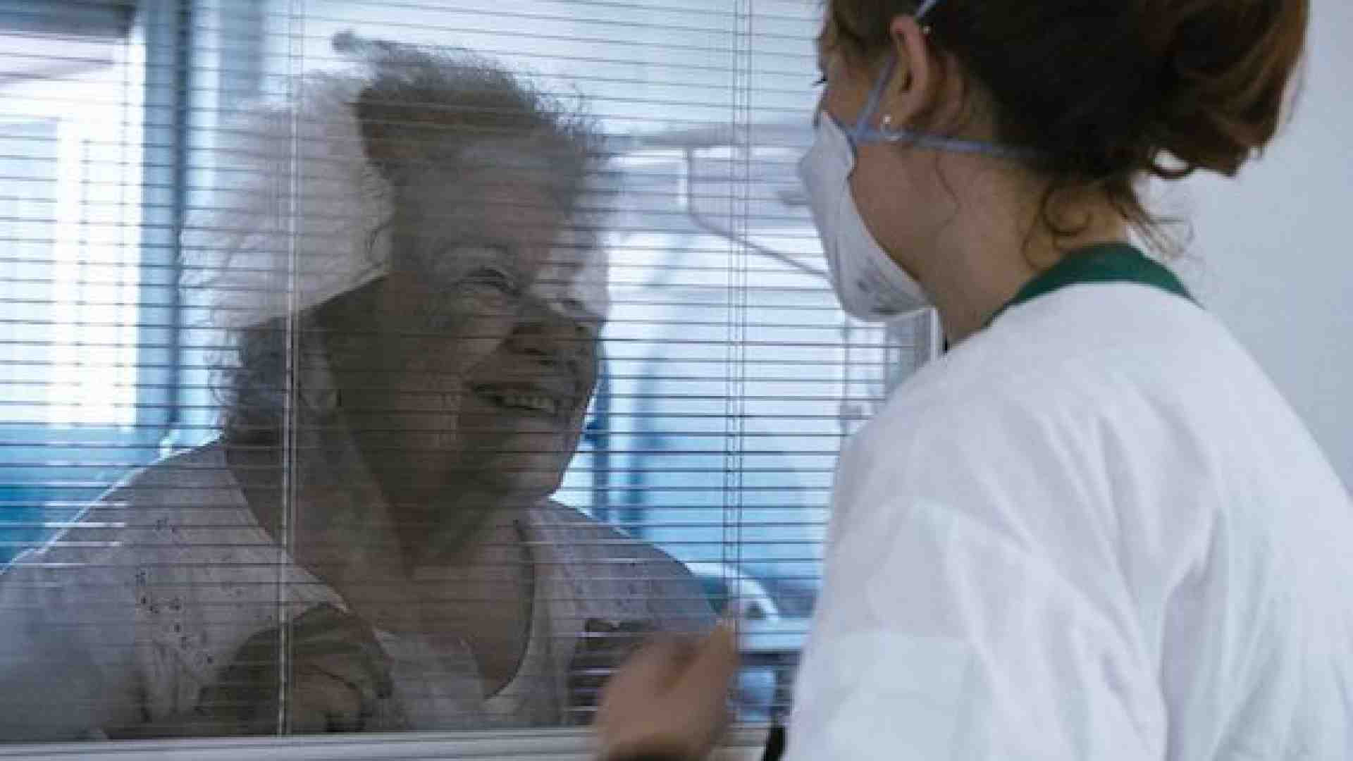 Con empatia e delicatezza il dramma della pandemia