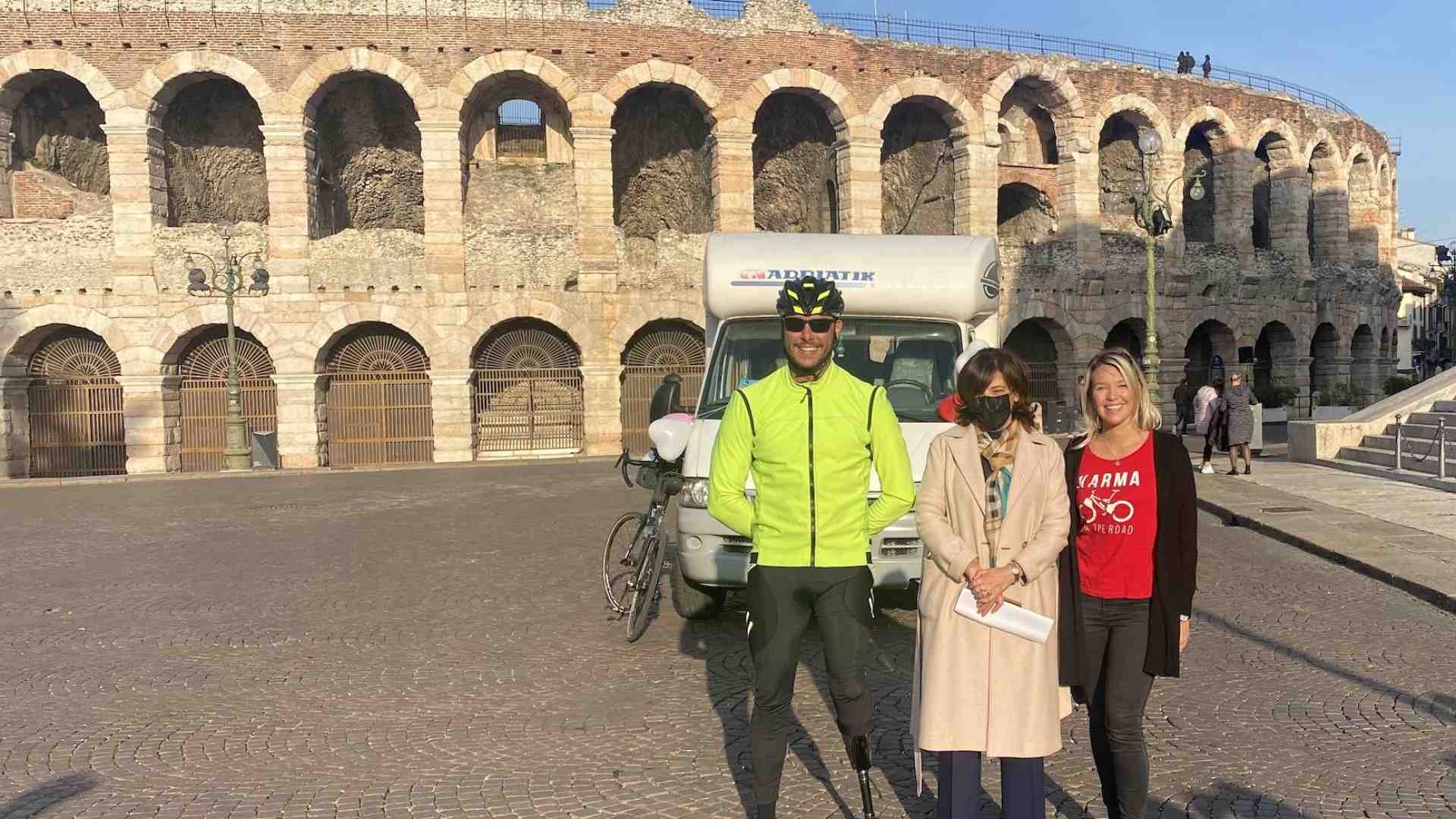 Il Giro d'Italia di Luca, su due ruote e con una gamba sola