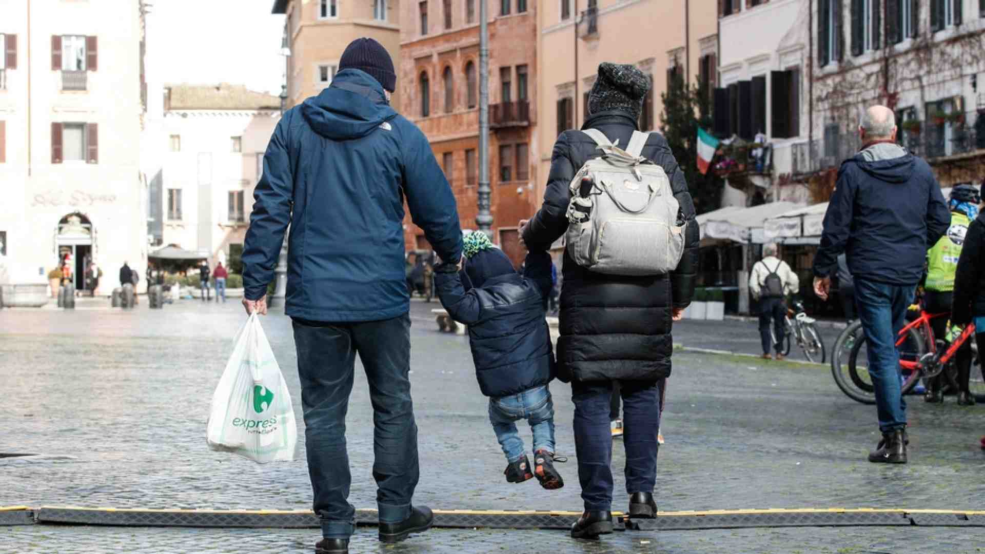 Ecco l'assegno unico, da marzo aiuti tra i 50 e i 175 euro. Domande da gennaio