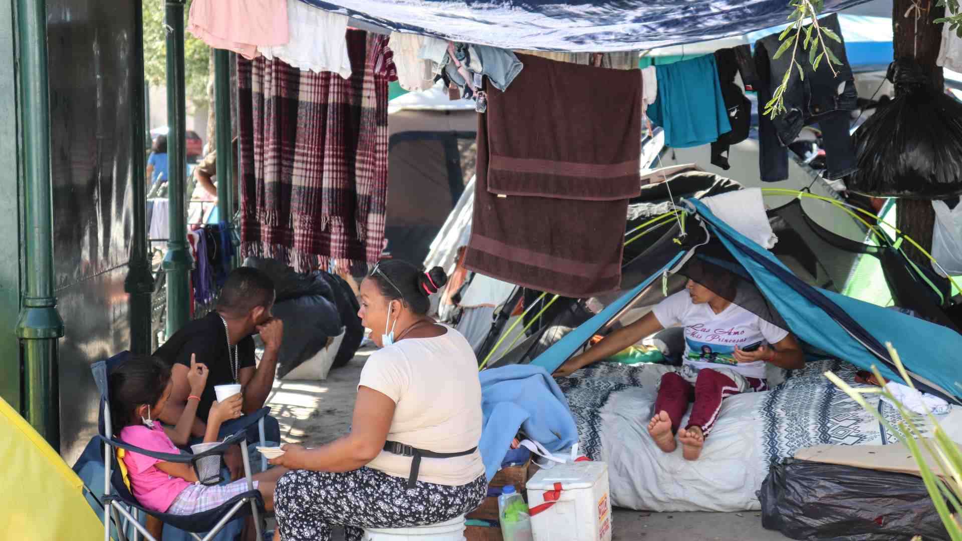 Nei campi dei migranti dal Messico in Usa, dove un numero "ti salva"