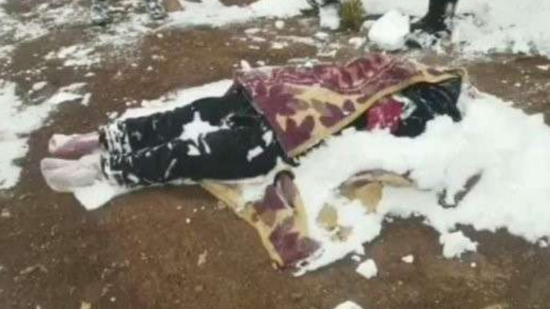 Senza calze per scaldare i figli, migrante afghana assiderata tra Turchia e Iran