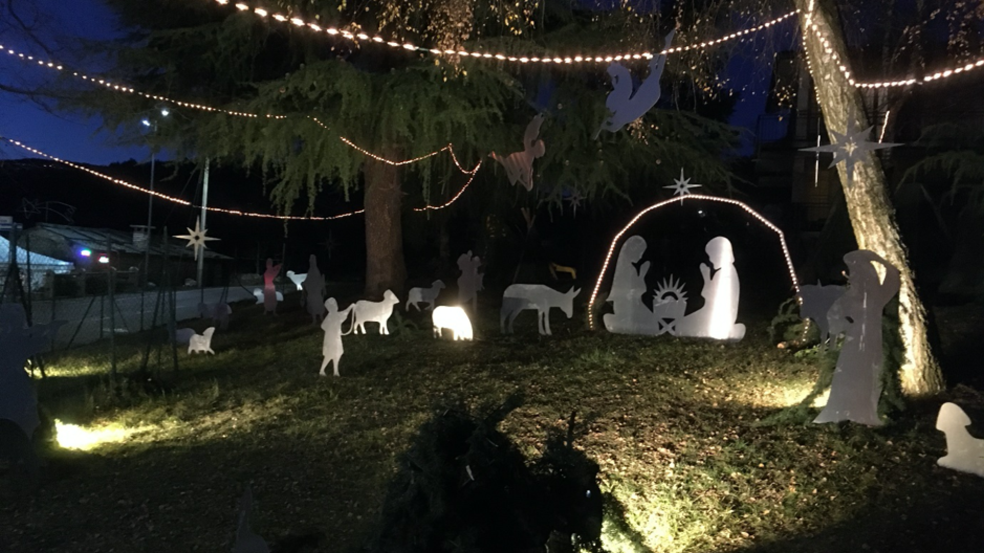 Il suggestivo presepe di contrada a Corso