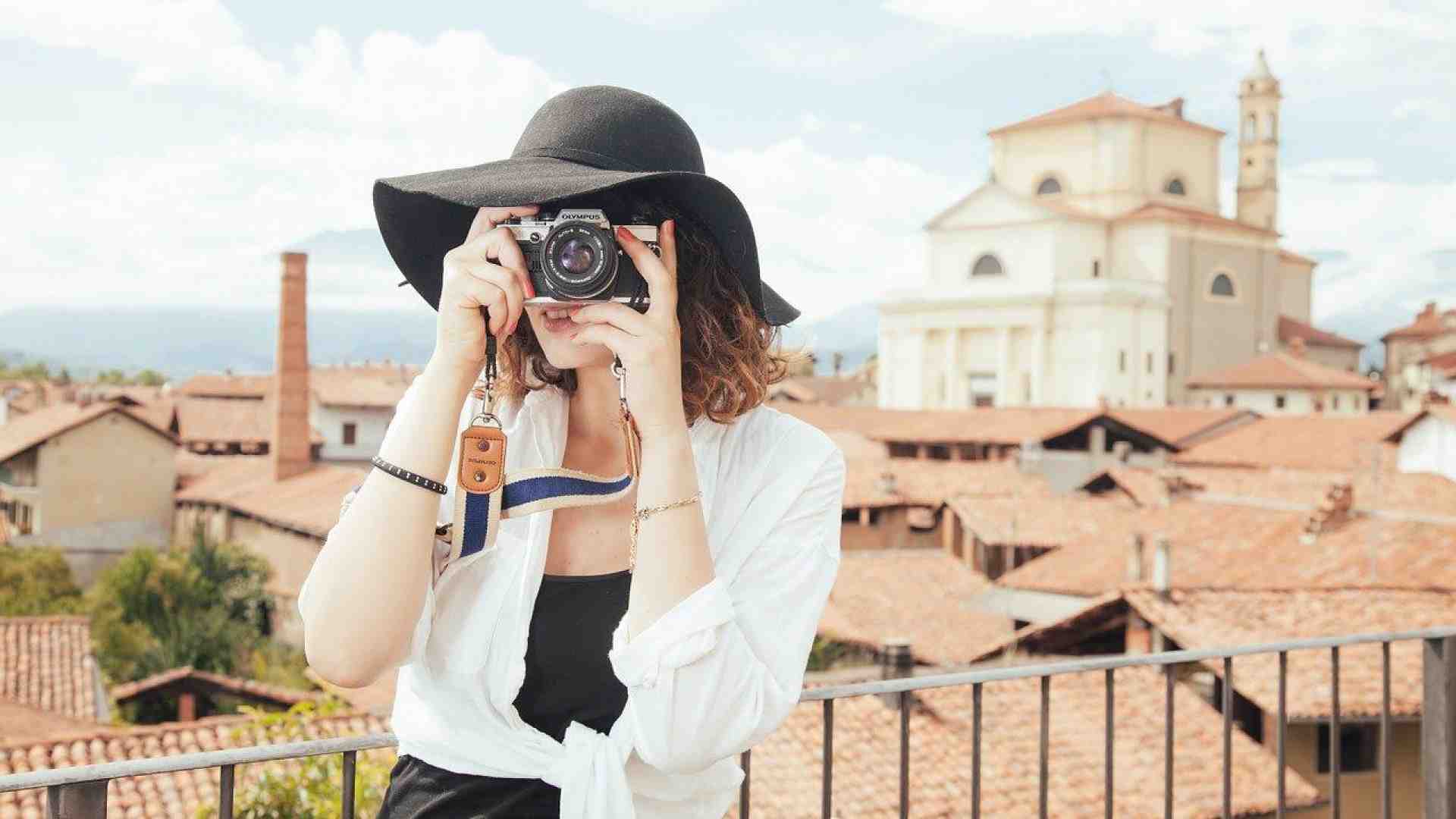 Le regole per fotografare e filmare altri: quando è possibile, quando si viola la privacy