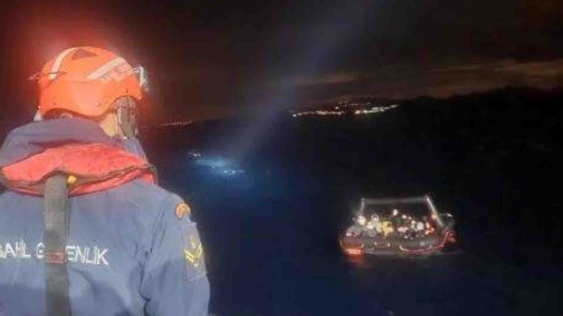 I bambini «lanciati» alla deriva. Così la Grecia respinge i migranti