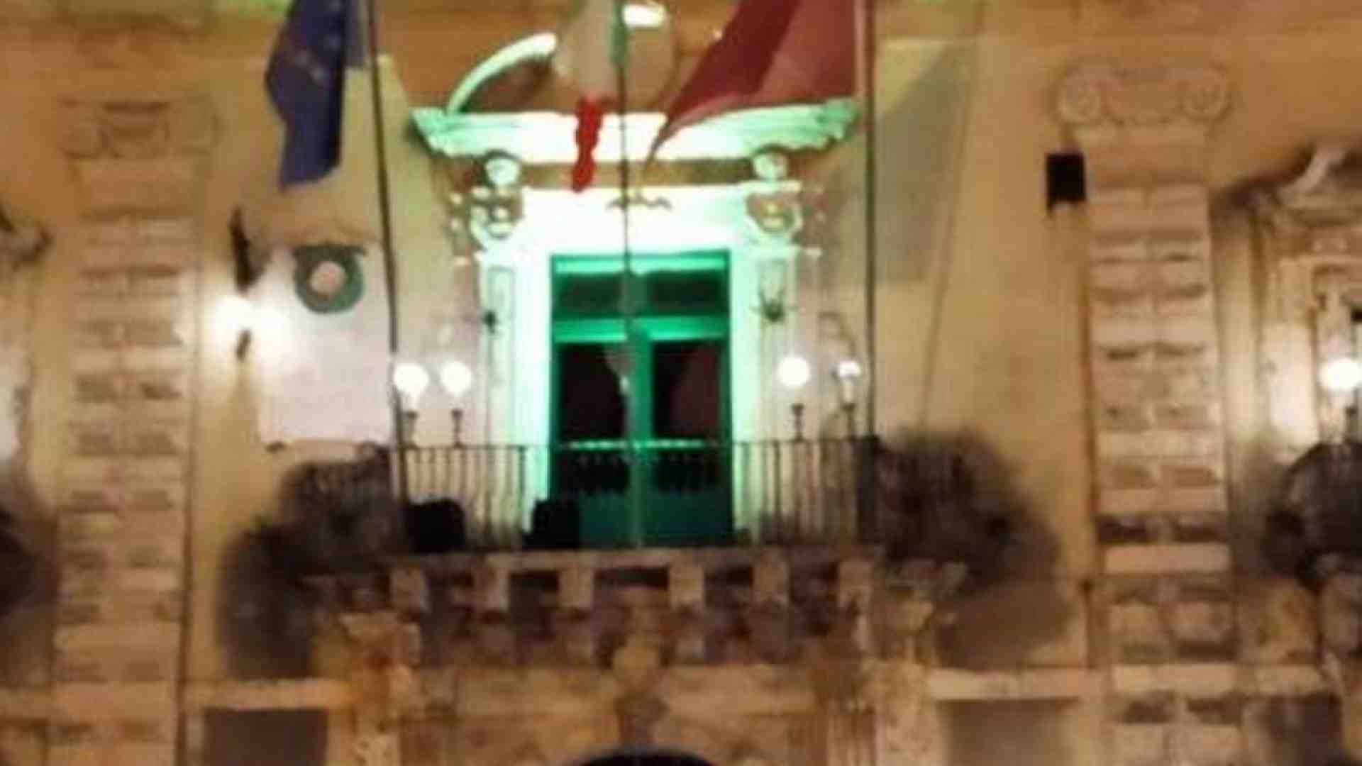 Lanterne verdi in solidarietà con i migranti, l'Italia accesa