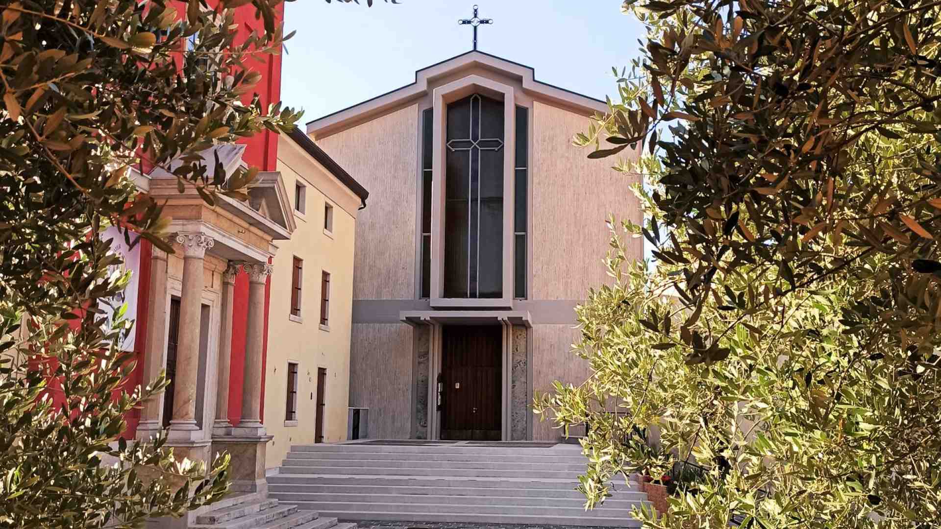 Il nuovo sagrato della parrocchiale di Stallavena