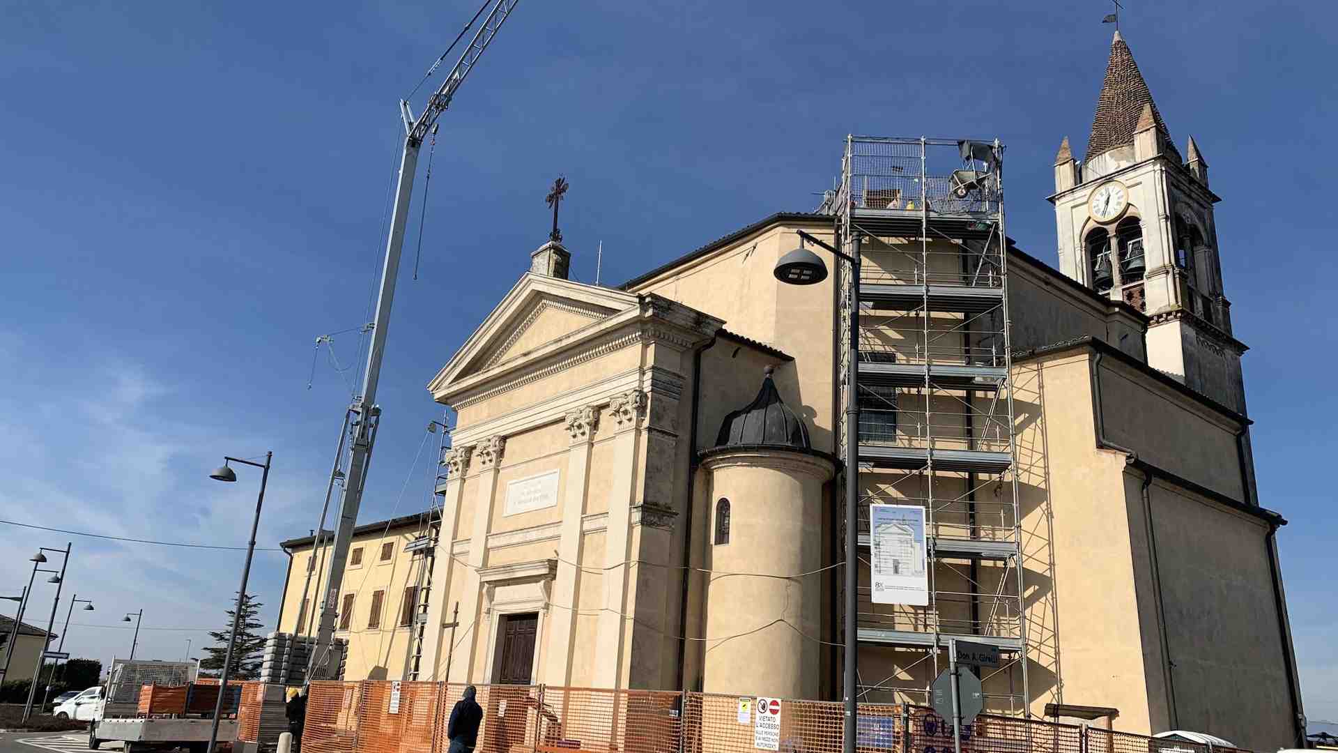 A Mambrotta si sistema il tetto della chiesa grazie all'8xmille
