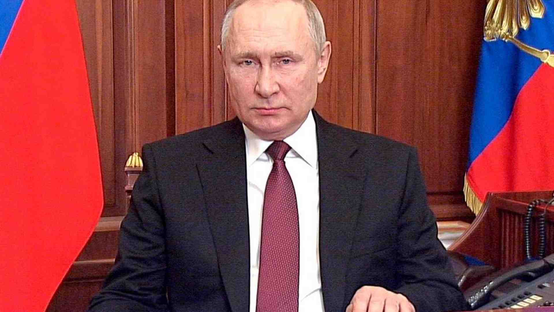 Un gigante militare con i piedi di argilla