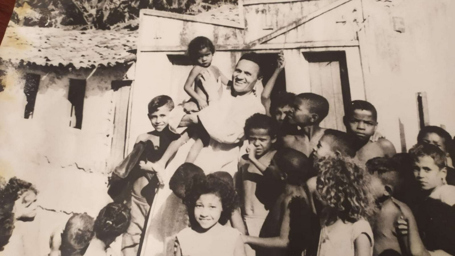 Don Renzo Rossi, da Firenze al Brasile. Una vita spesa sulla strada degli ultimi