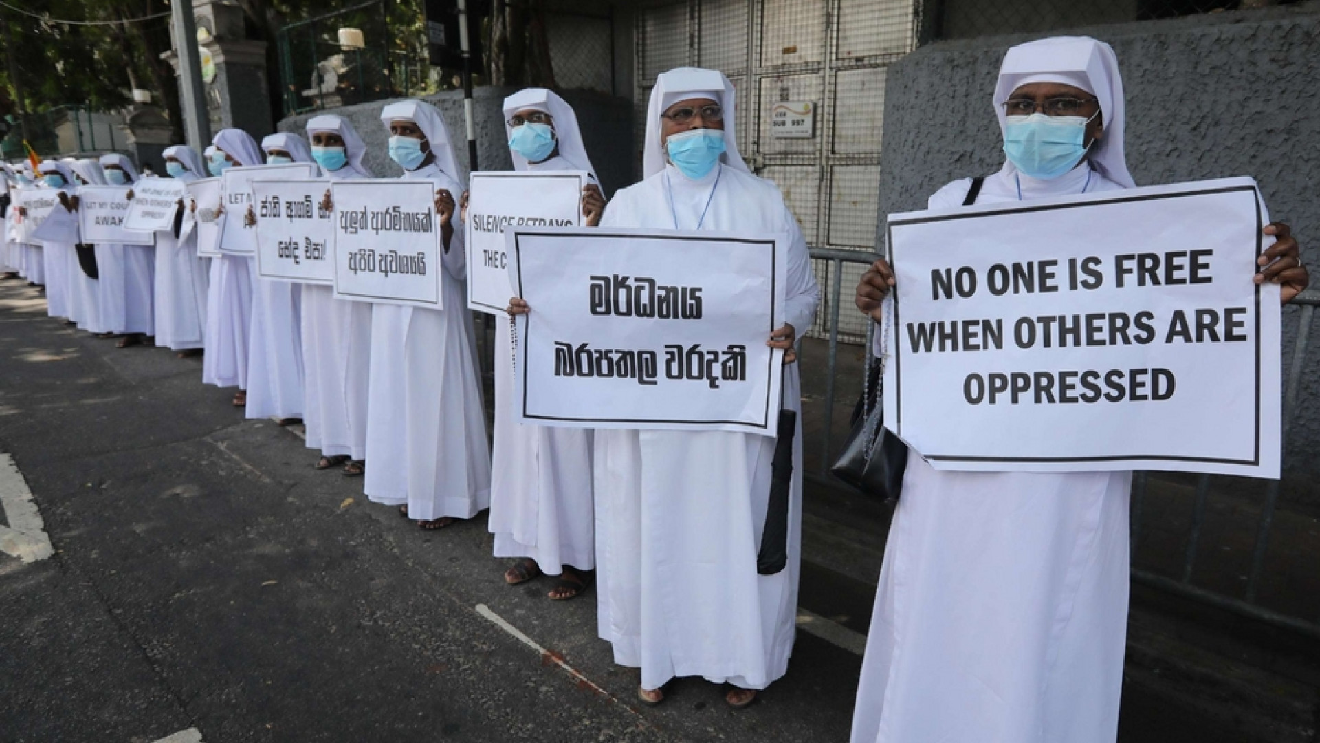 Sri Lanka, governo al capolinea. Anche le suore in piazza contro la corruzione