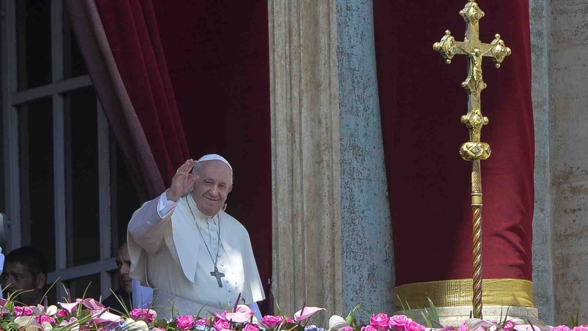 Il Papa: basta guerre, lasciamoci vincere dalla pace di Cristo