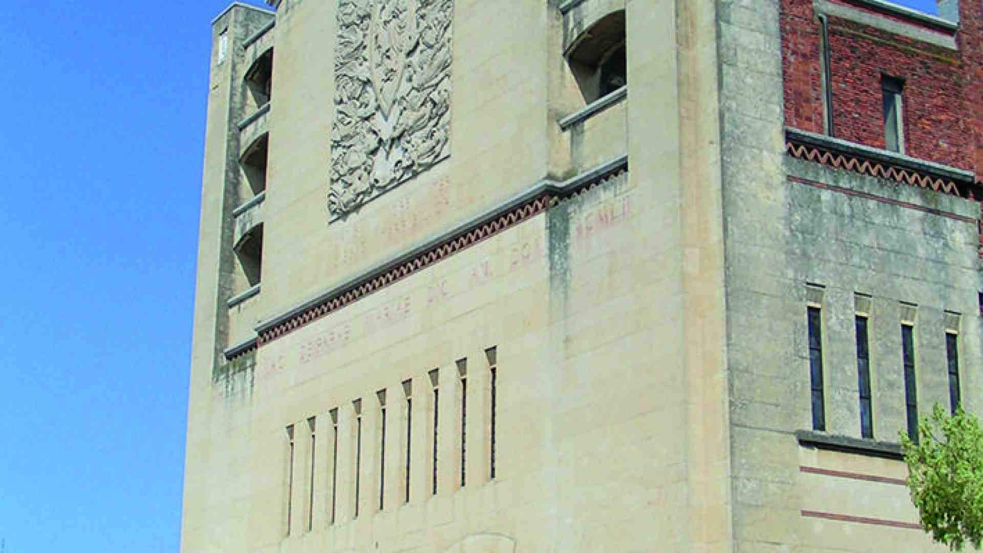 Tempio Votivo. Nel mese di maggio si prega per invocare la fine delle guerre e il dono della pace