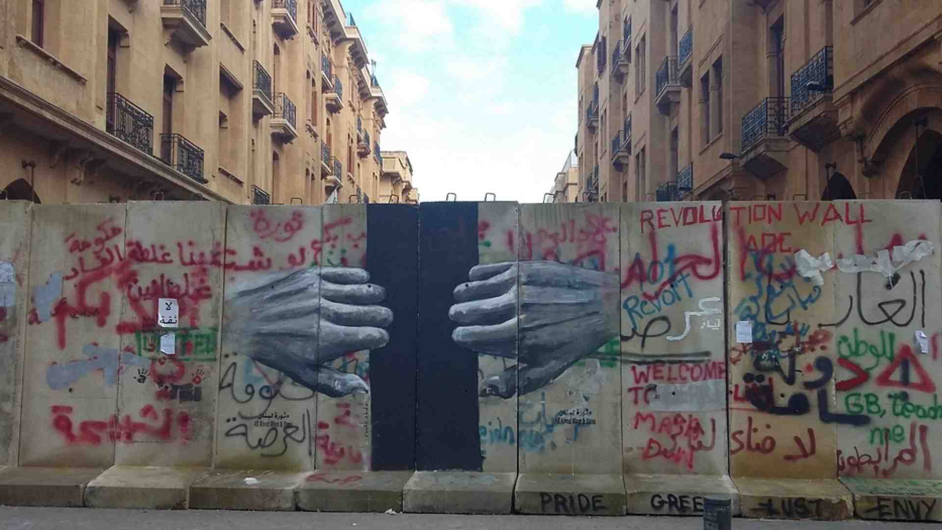 A Beirut cade il "muro della vergogna" attorno a Place de l'Etoile