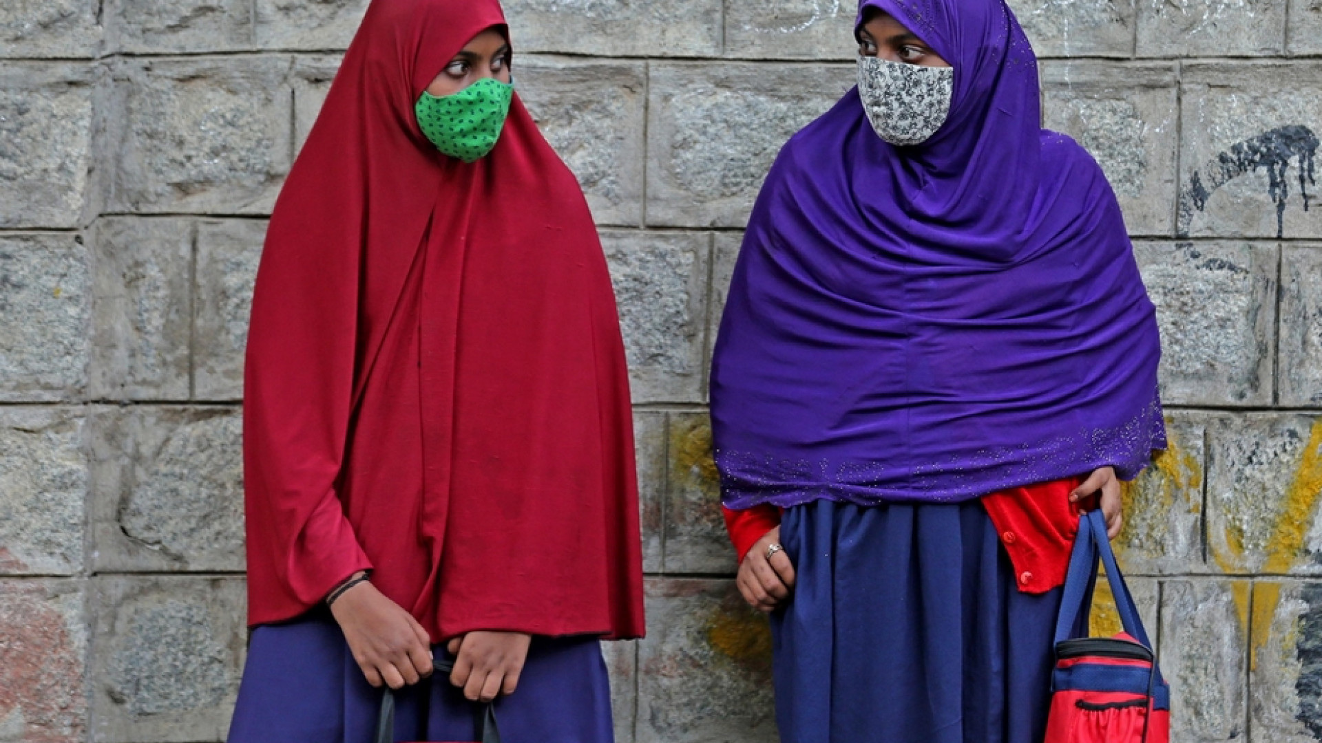 Violenze per la dote scarsa, tre sorelle (e due figli) si tolgono la vita