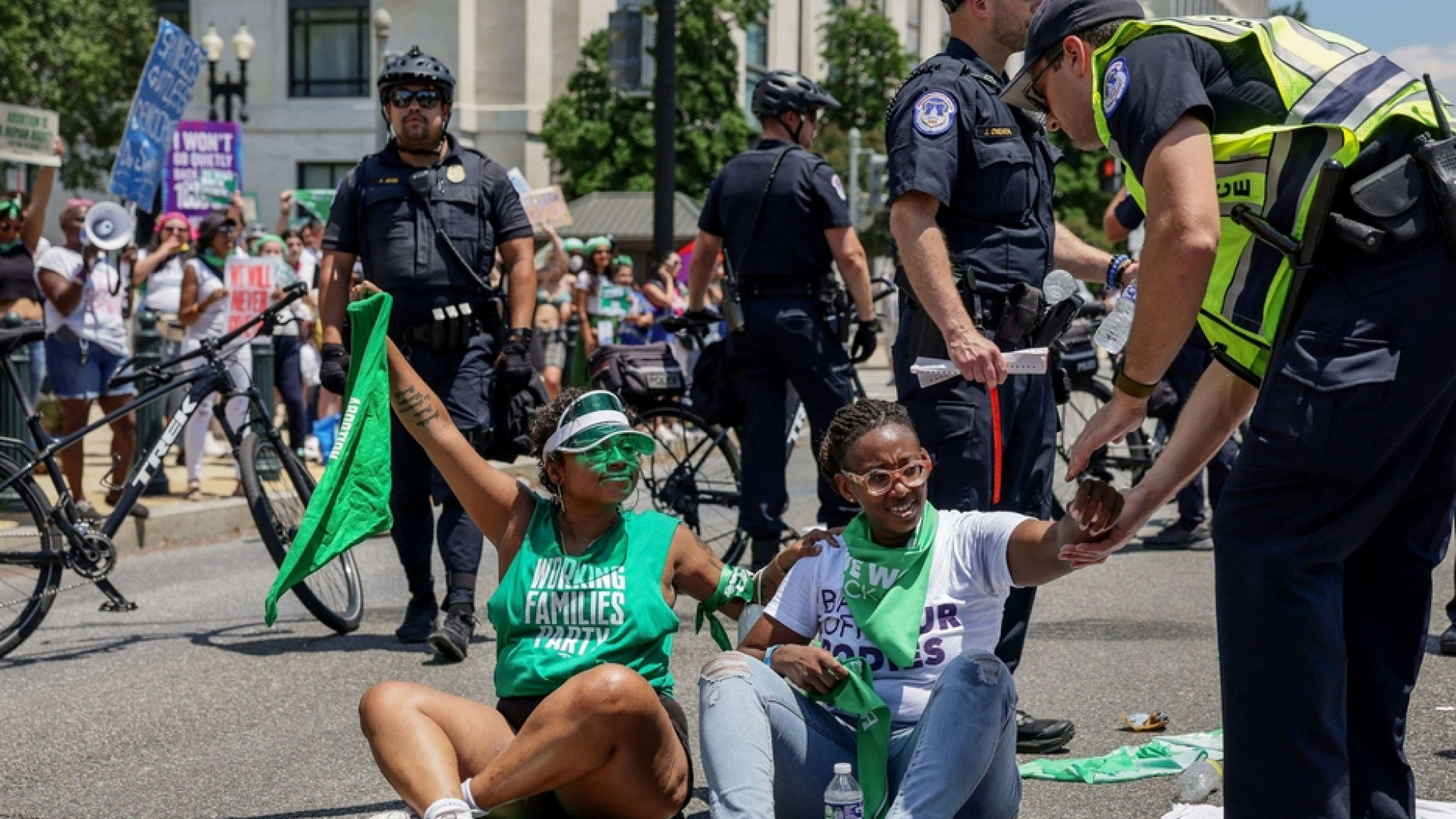 Aborto, vandalizzate sei chiese cattoliche. Biden condanna le violenze