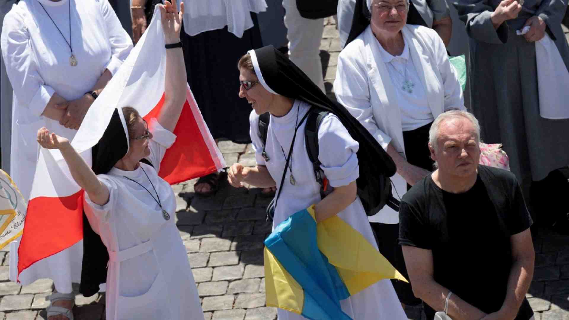 Il Papa: per l'Ucraina chi può si dia veramente da fare per i negoziati