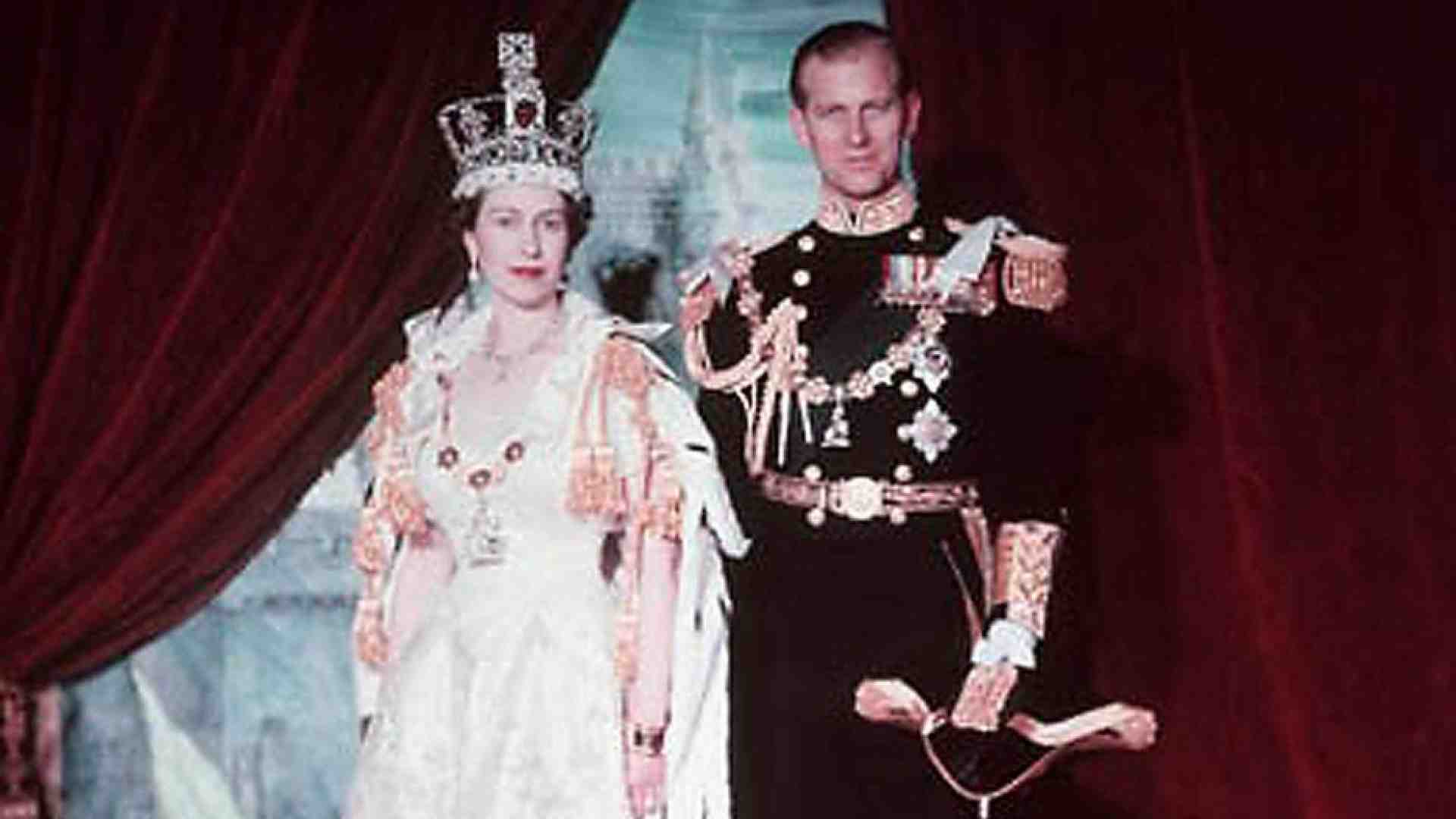 Addio a Elisabetta II, regina per settant'anni. Ha segnato due secoli