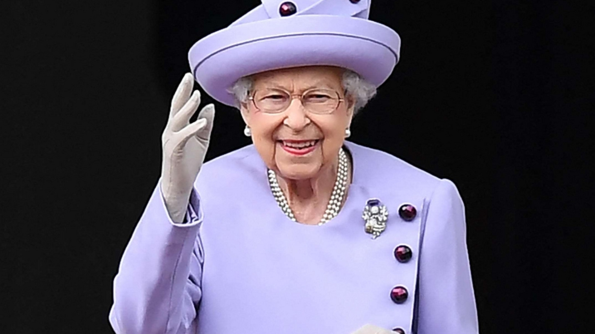 La regina Elisabetta II è morta. La commozione del mondo intero